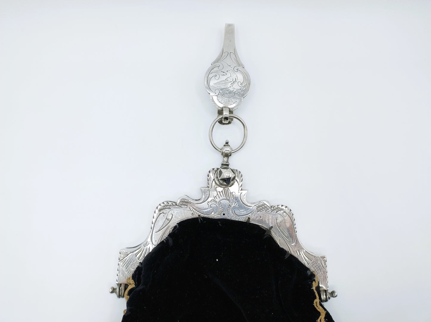 Zilveren tasbeugel met rokhaak, G. van Goethem, 1798 en C. Rozenburg, 1815, Middelburg en Schoonhoven.