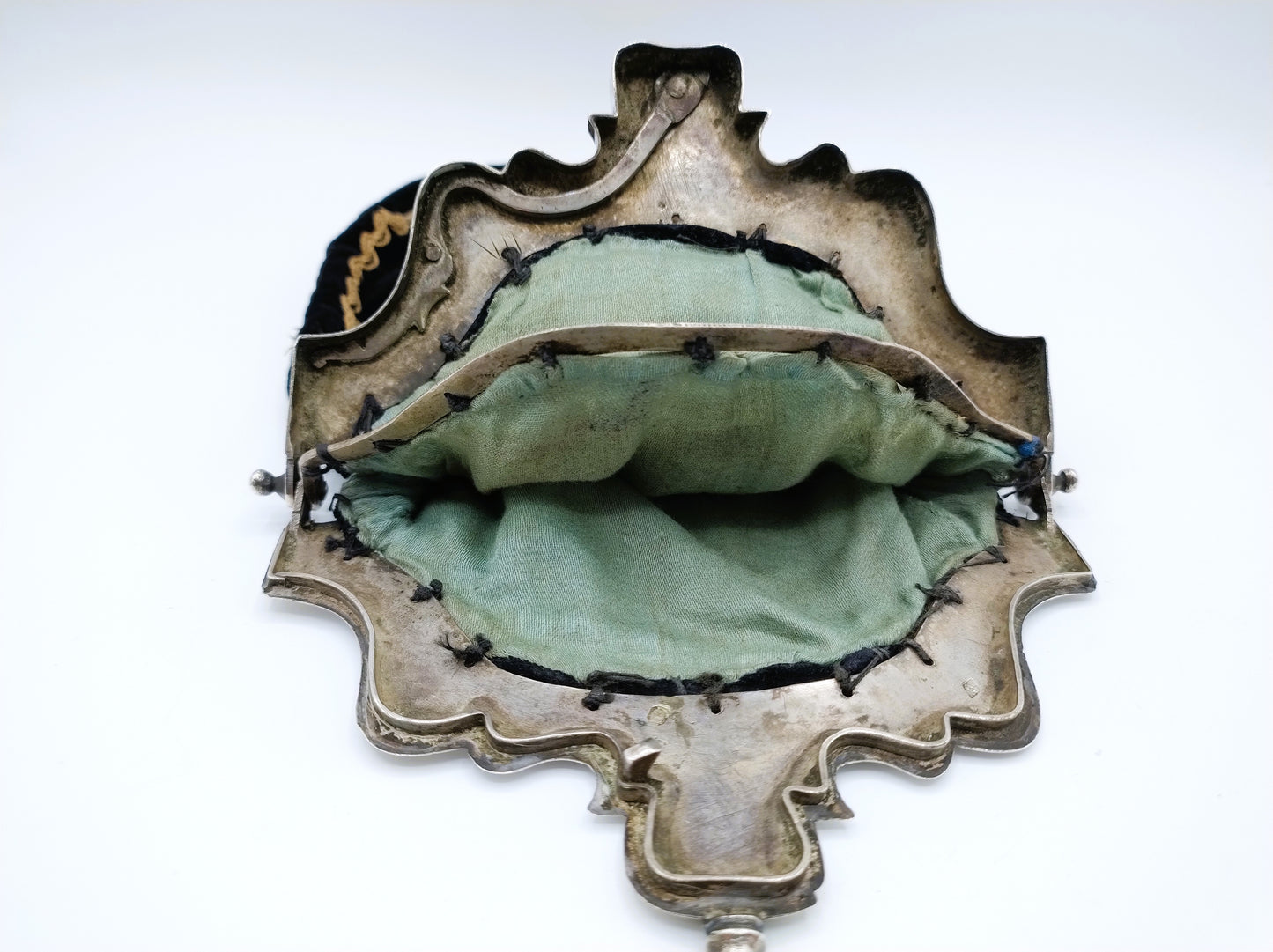 Zilveren tasbeugel met rokhaak, G. van Goethem, 1798 en C. Rozenburg, 1815, Middelburg en Schoonhoven.