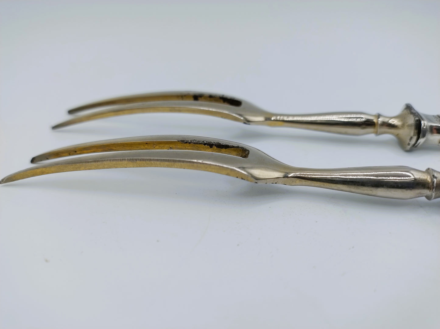 2 Gabeln mit silbernen Griffen, ca. 1915