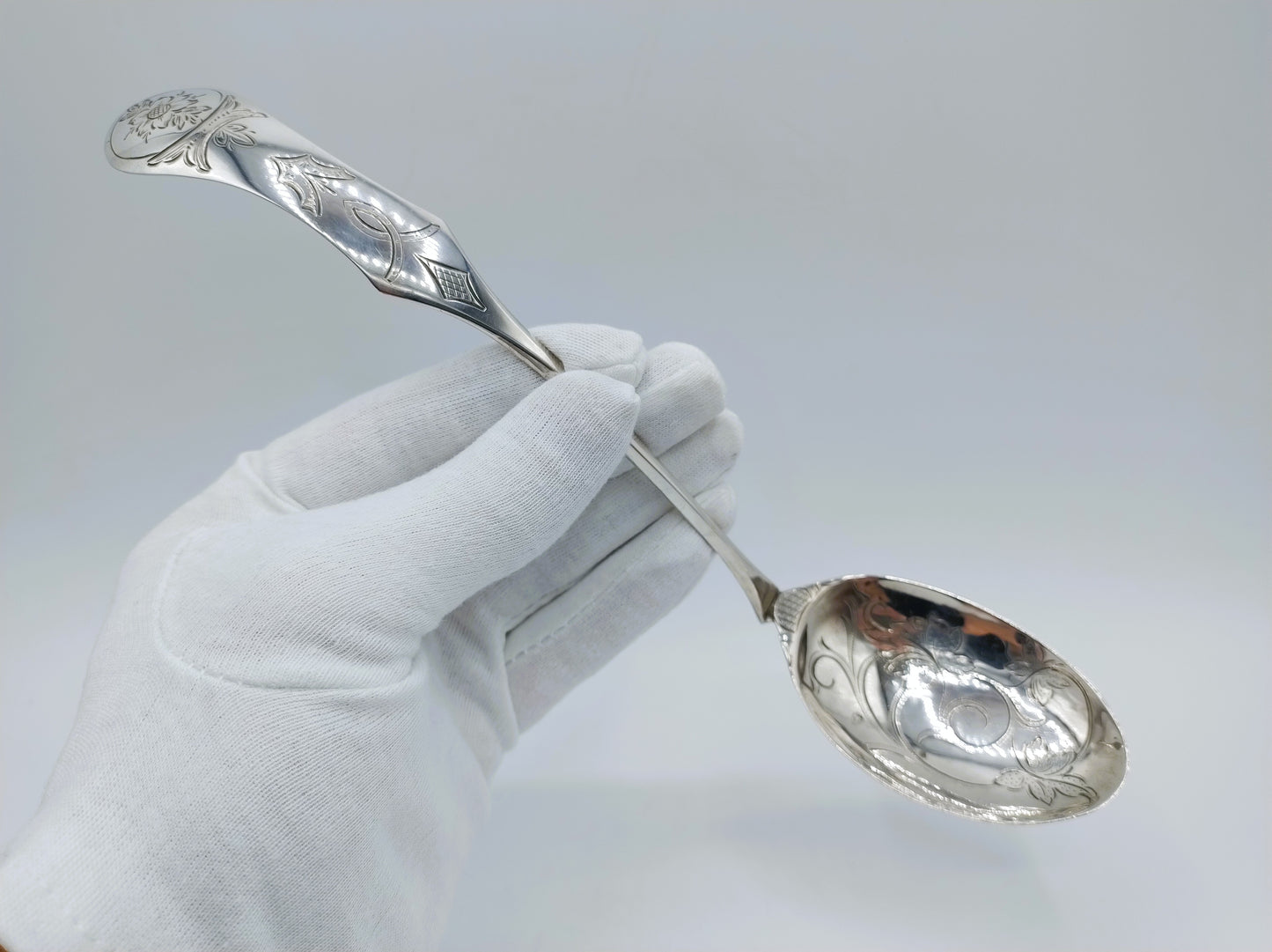 Silver serving spoon, fa. NS Visser and Co, 's-Hertogenbosch, 1868
