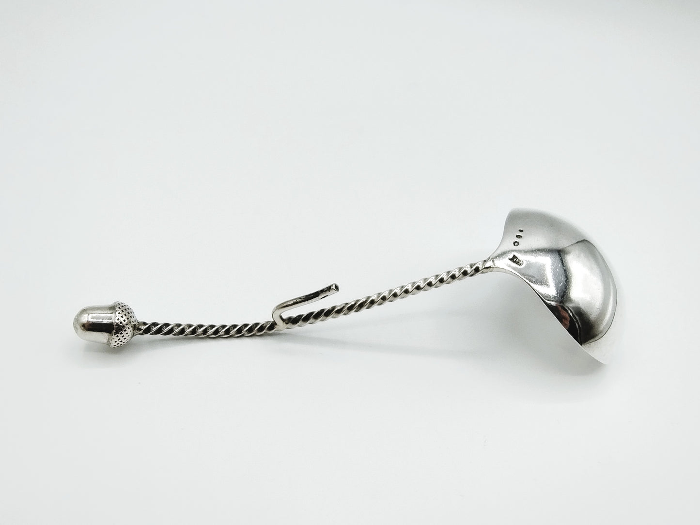 Zilveren roomlepel met eikel, J.H. van der Meulen, Joure, 1971