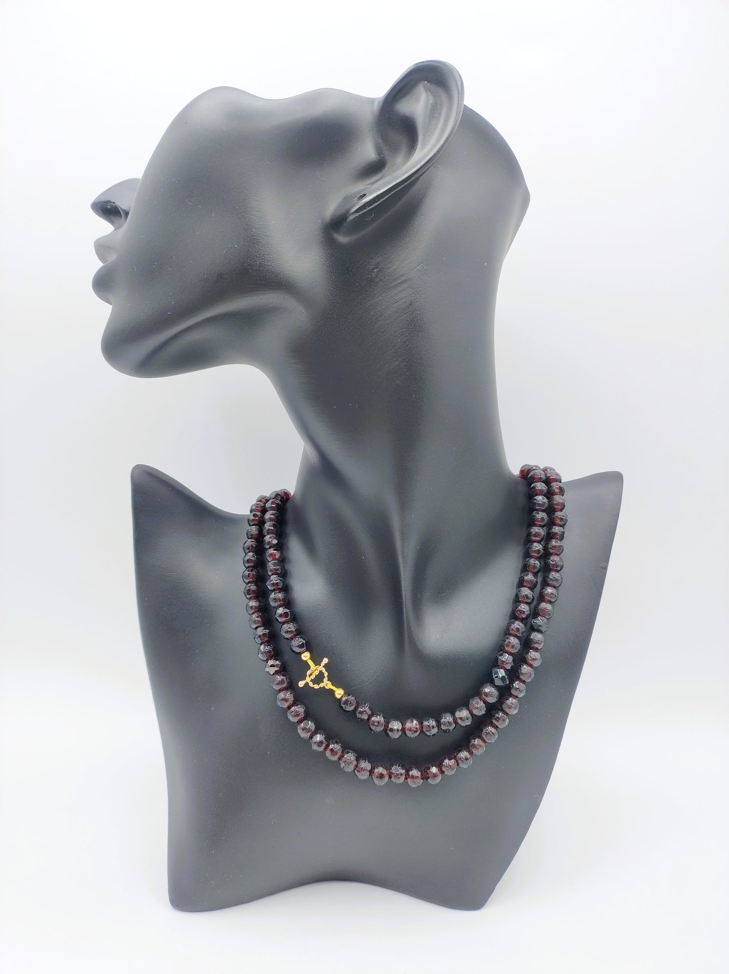 Glasgranaten ketting met gouden slotje, 80 cm