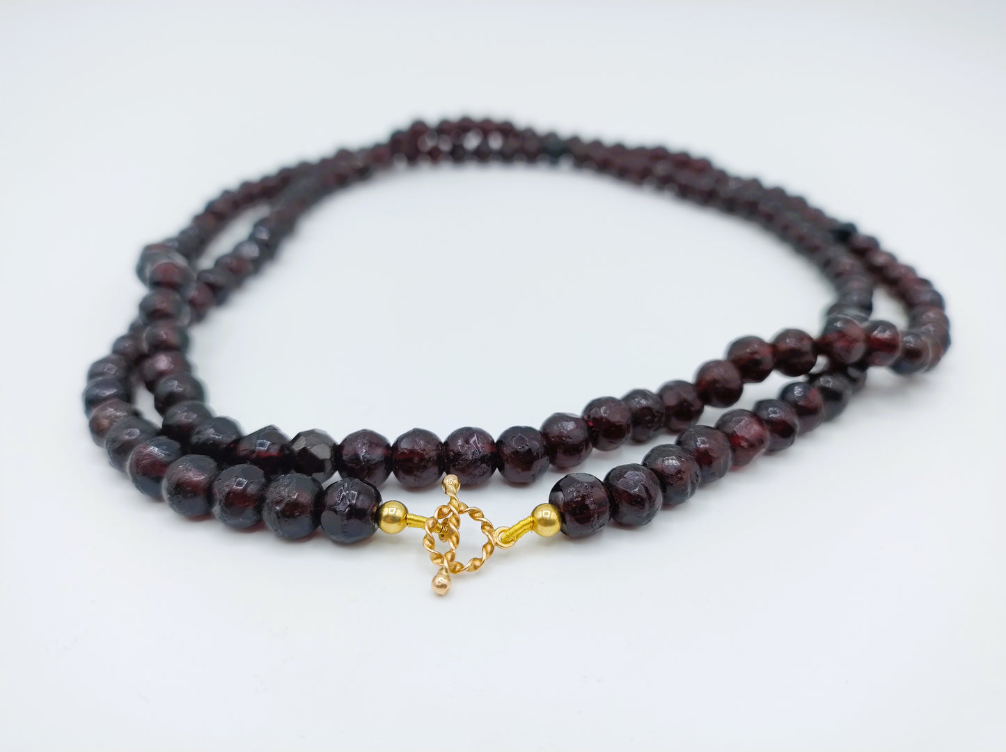 Glasgranaten ketting met gouden slotje, 80 cm