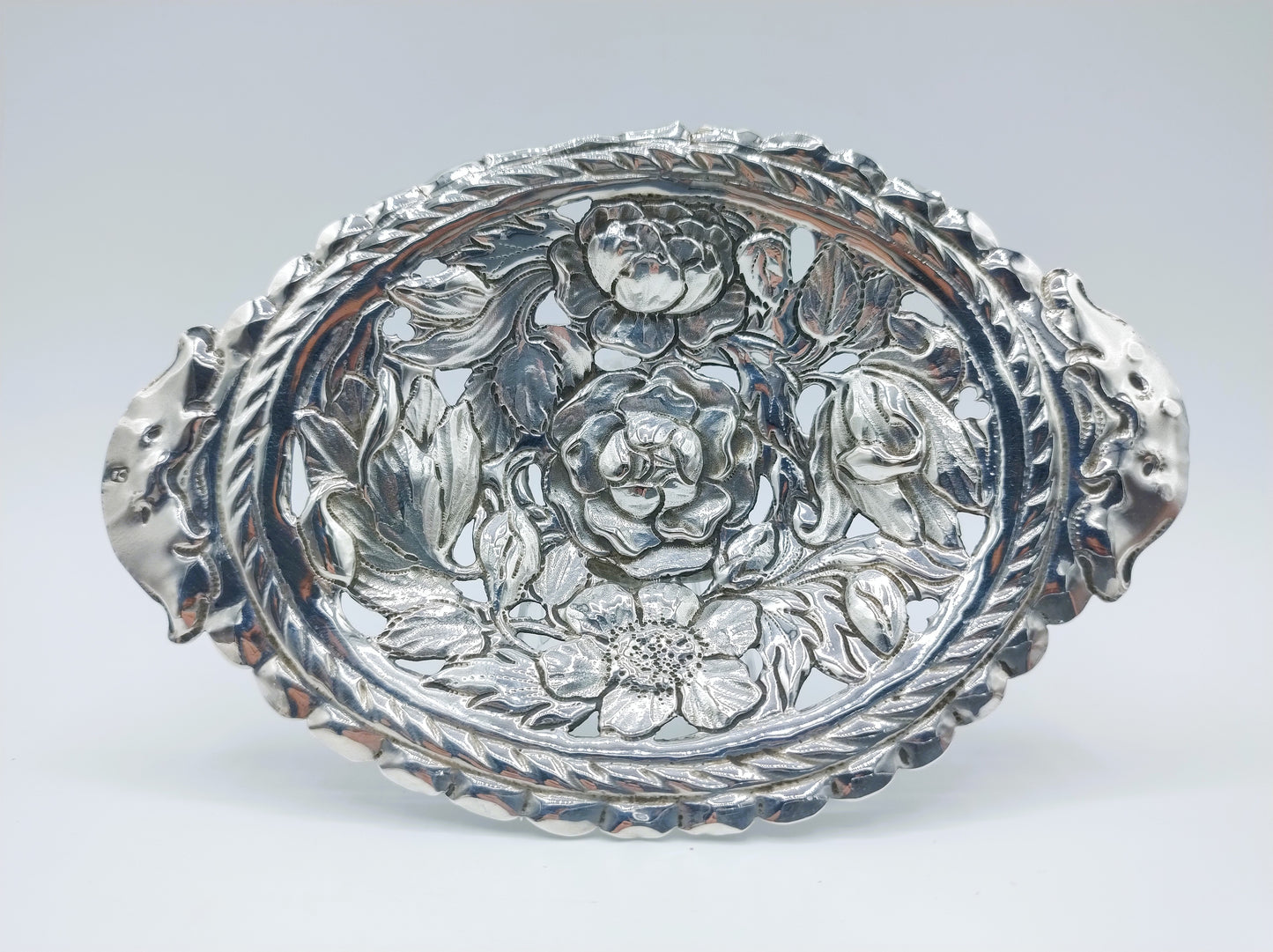 Silver strawberry bowl, Utrecht, Joan Both, 1720