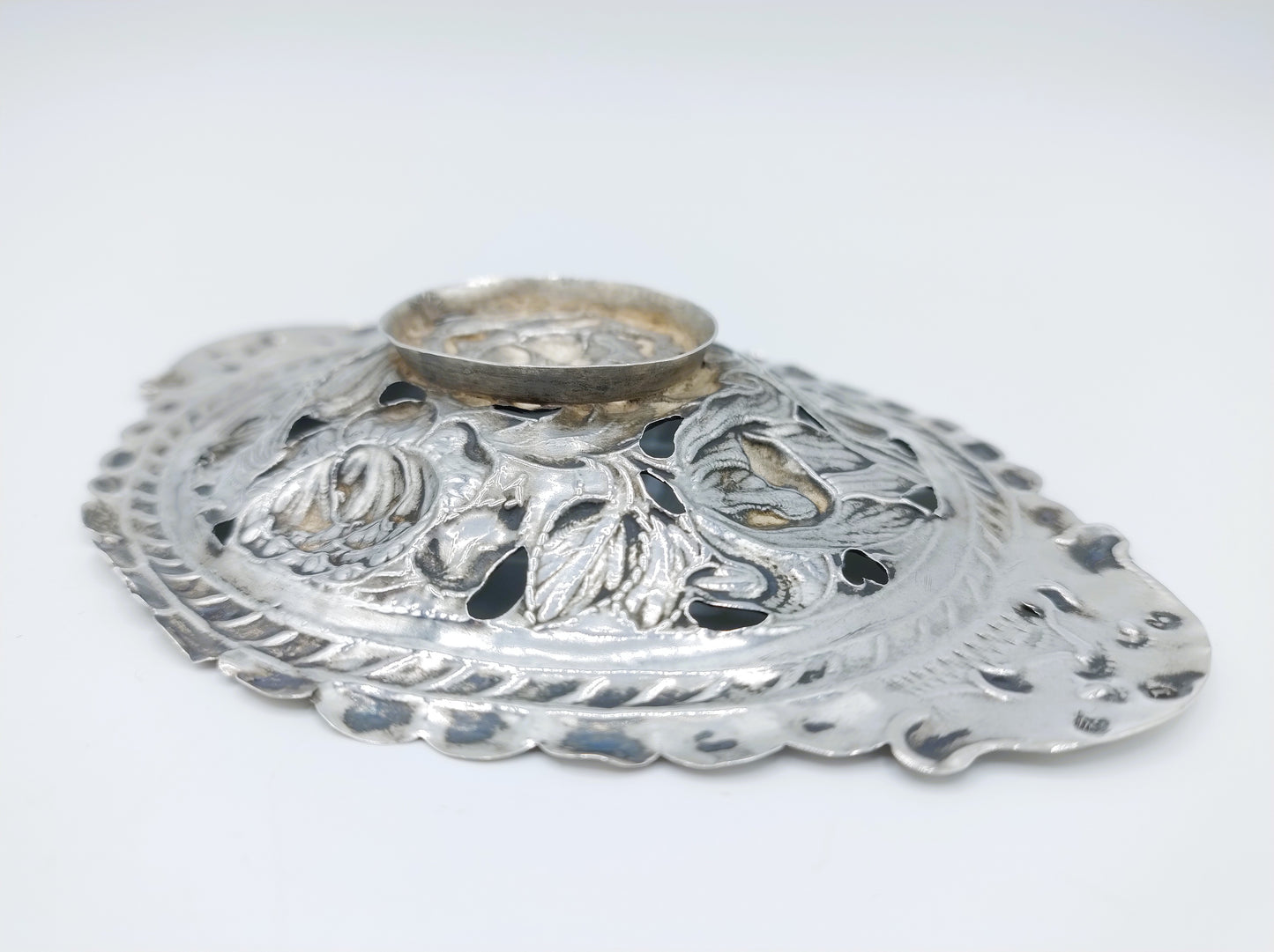Silver strawberry bowl, Utrecht, Joan Both, 1720
