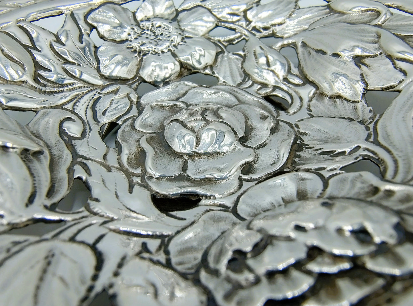 Silver strawberry bowl, Utrecht, Joan Both, 1720