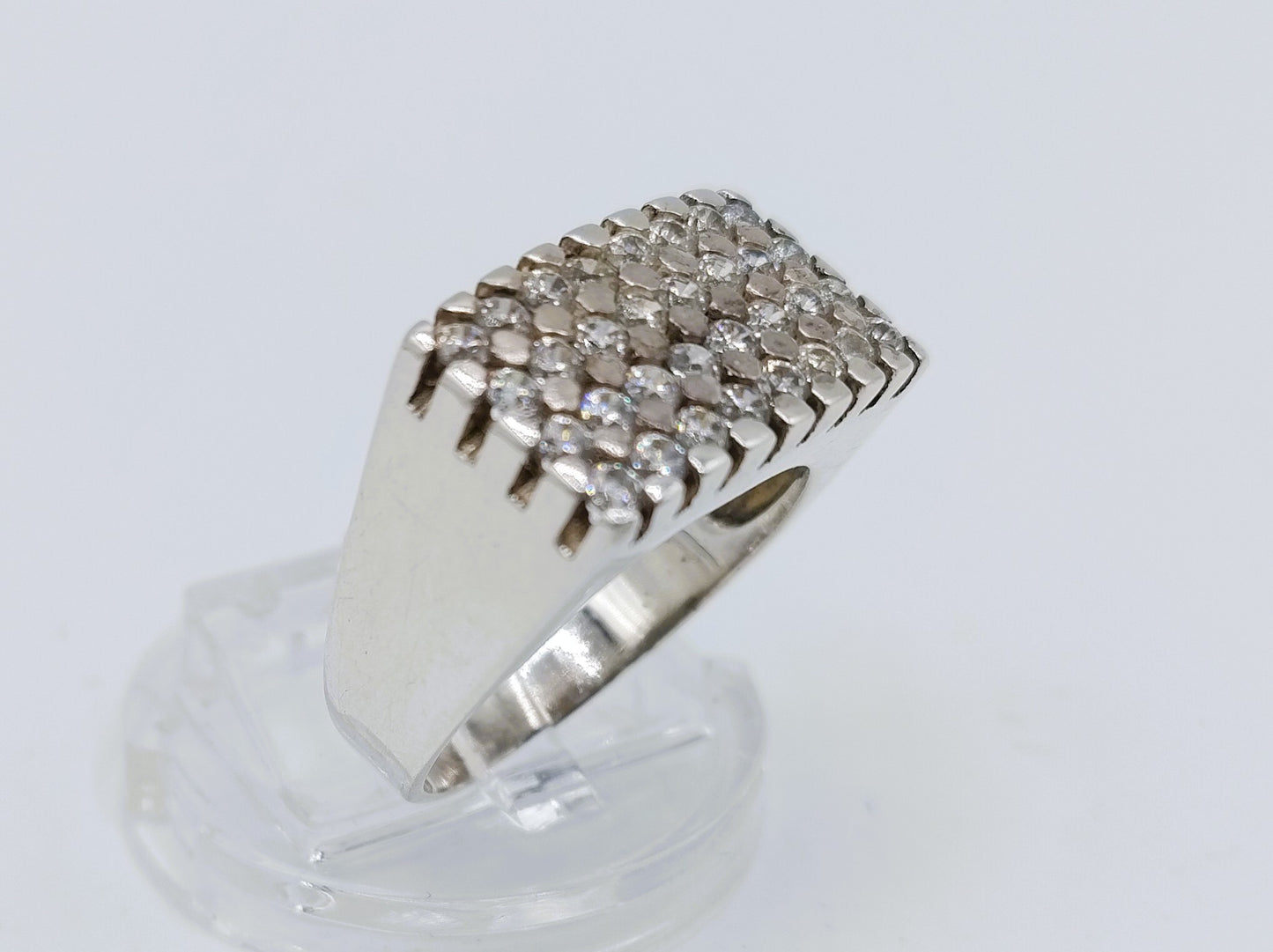 Zilveren ring bezet met zirkonia, 18 mm