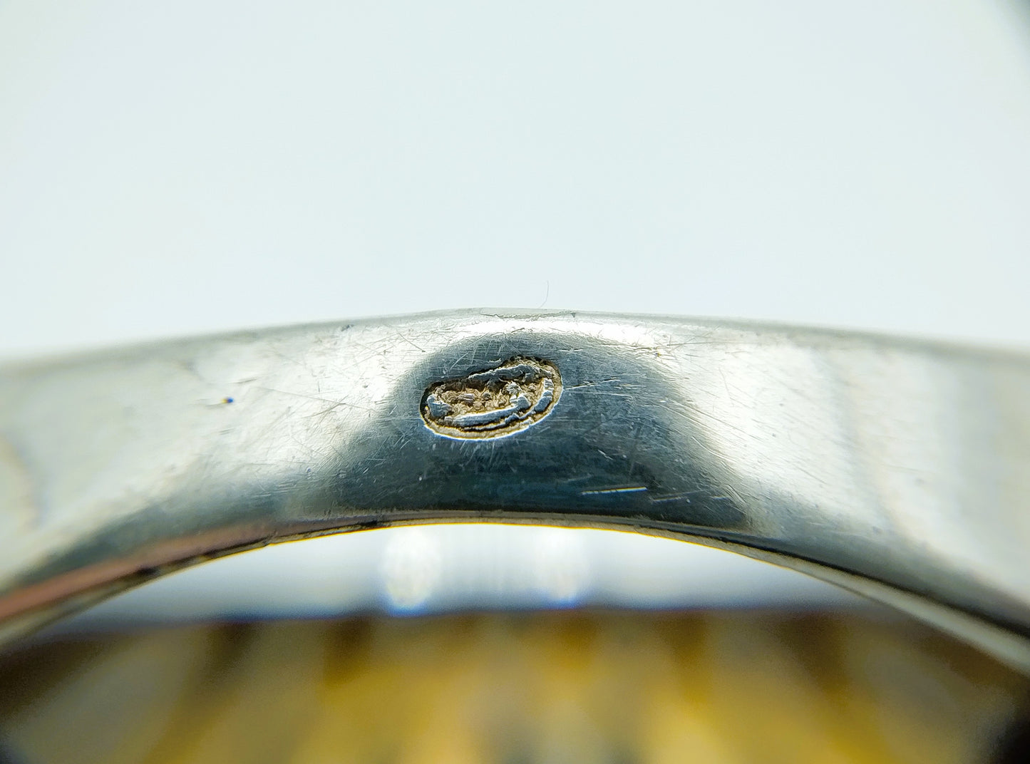 Zilveren ring bezet met zirkonia, 18 mm