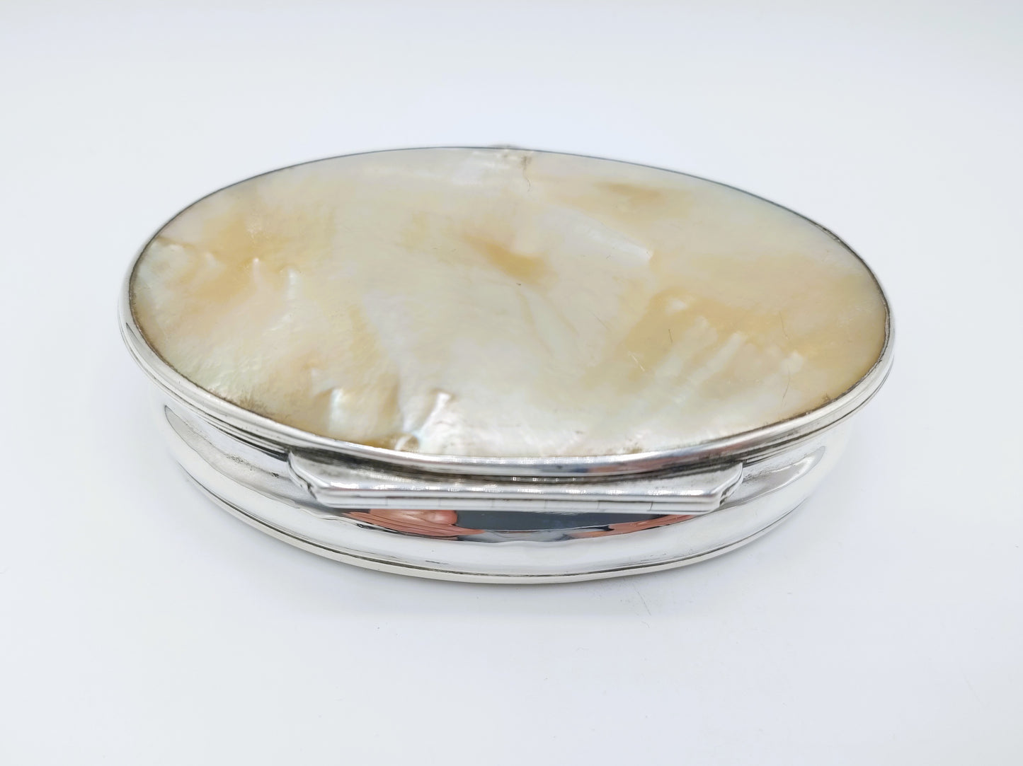 Niederländische silberne Tabakdose mit Perlmutt, ca. 1750