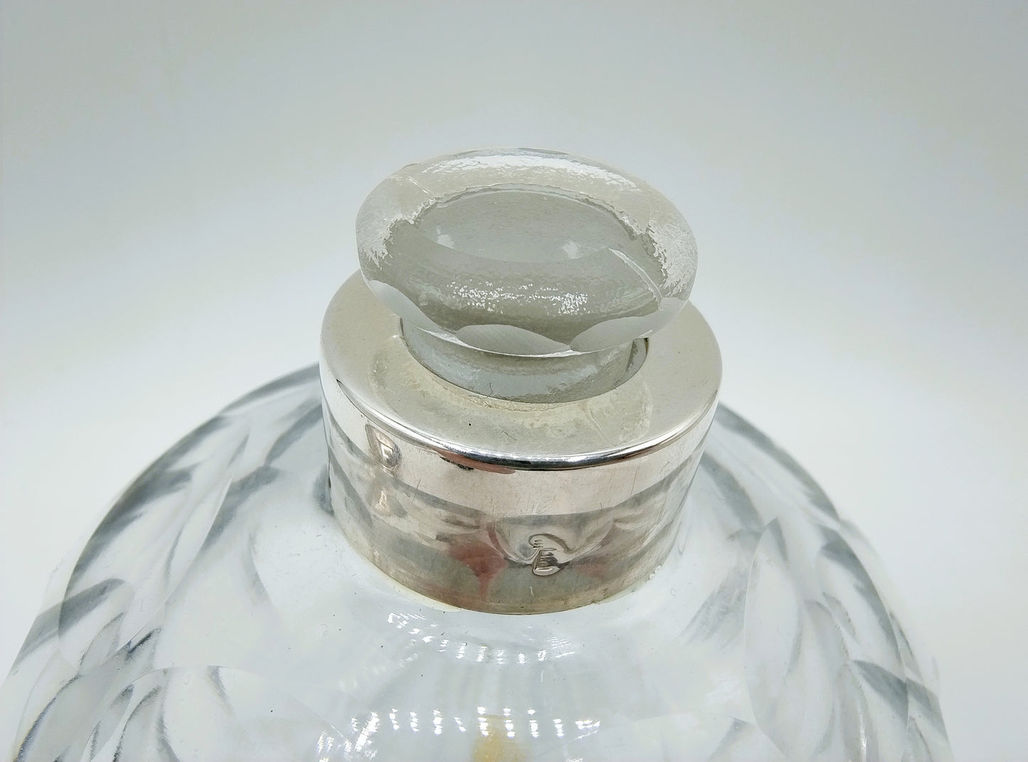 Kristallen parfumfles met zilveren deksel, 925