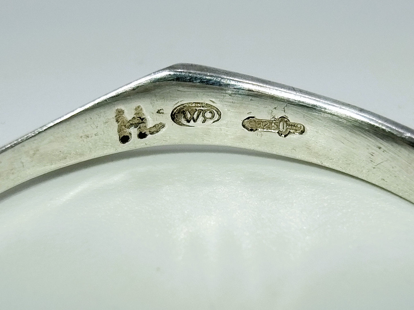 Zilveren ring met granaat, 18 mm