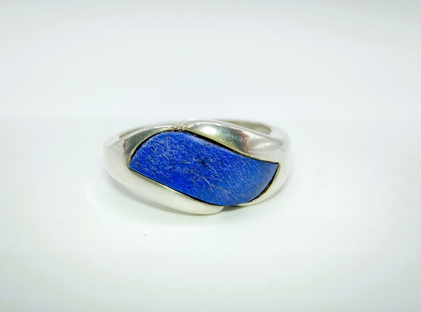 Zilveren ring met lapis lazuli, 16 mm