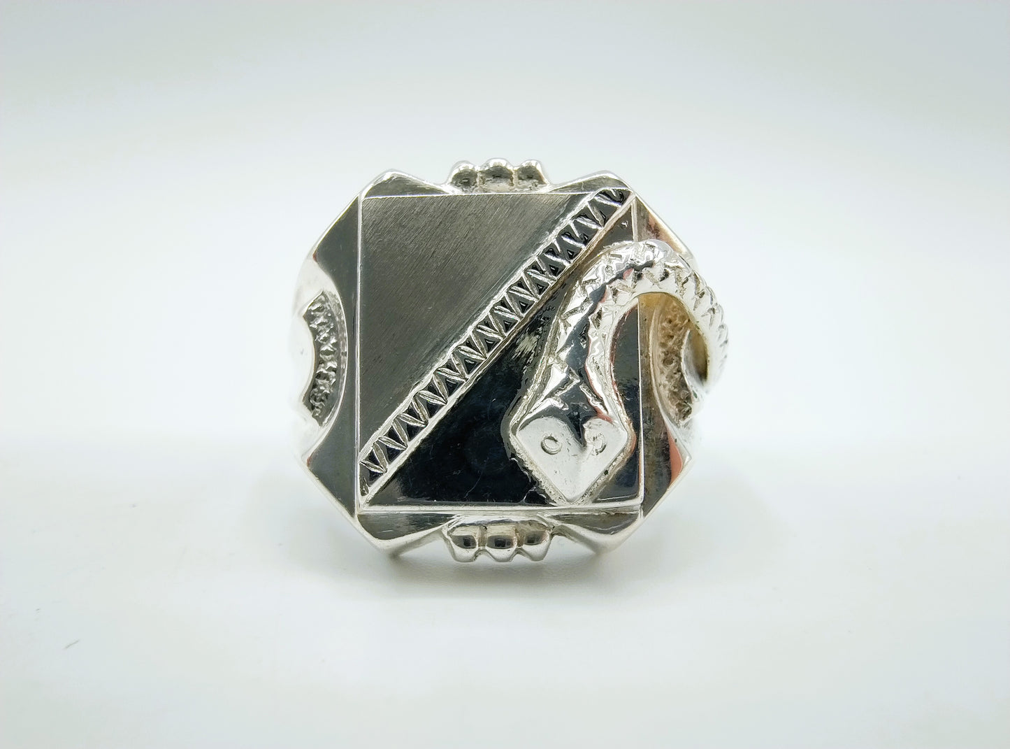Silberner Herren-Siegelring mit Schlange, 21 mm