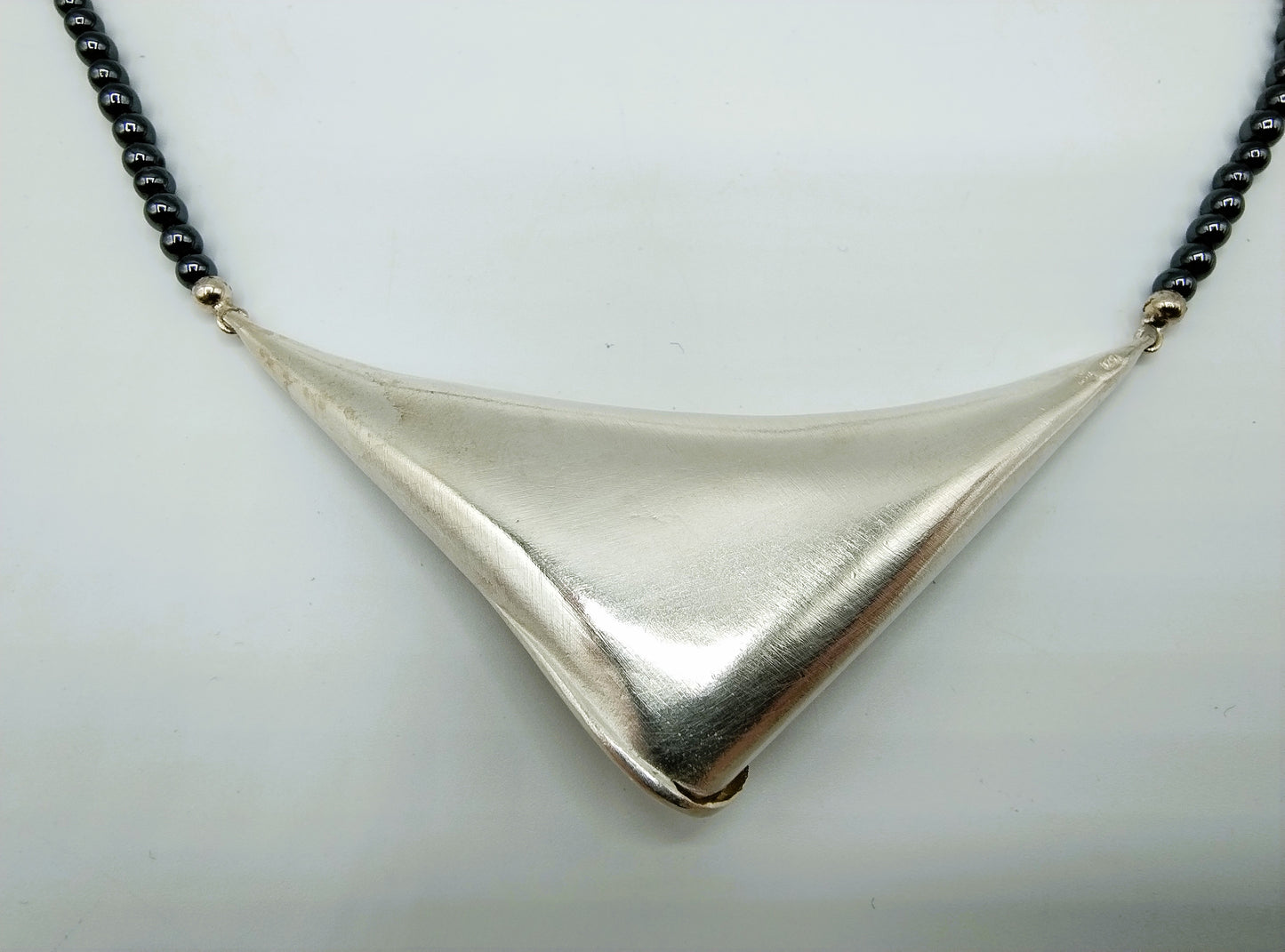 Hematiet kralenketting met zilveren slot en hanger, 56 cm