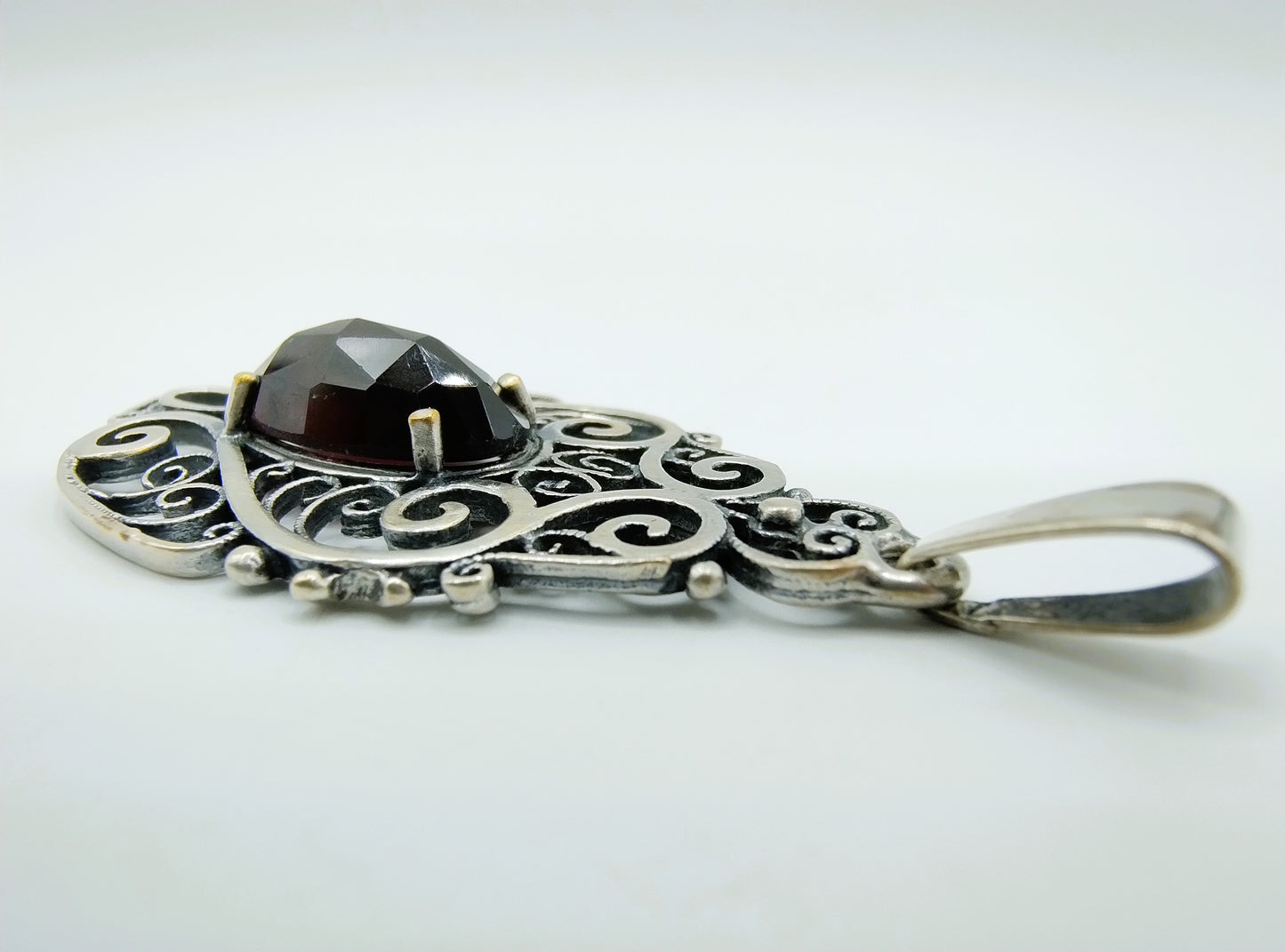 Vintage zlveren hanger met granaat, 835
