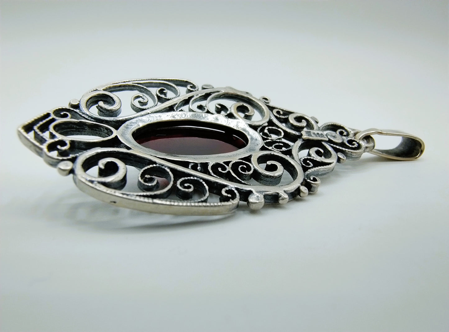 Vintage zlveren hanger met granaat, 835