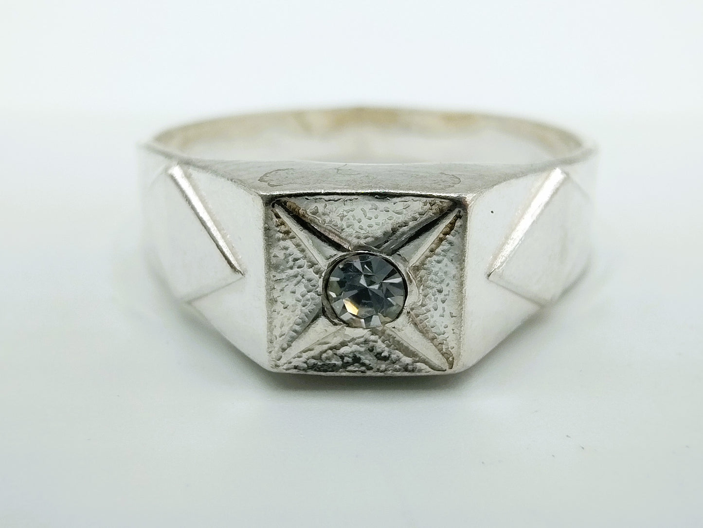 Zilveren ring met zirkonia, 18 mm