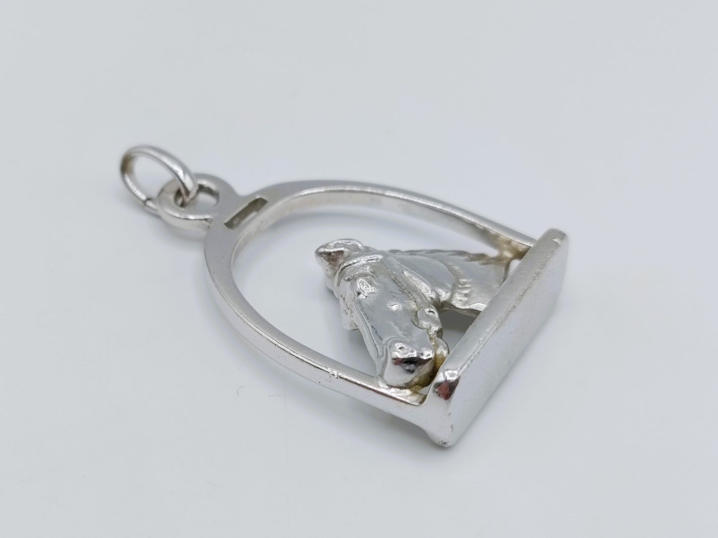 Zilveren hanger met paardenhoofd, 835