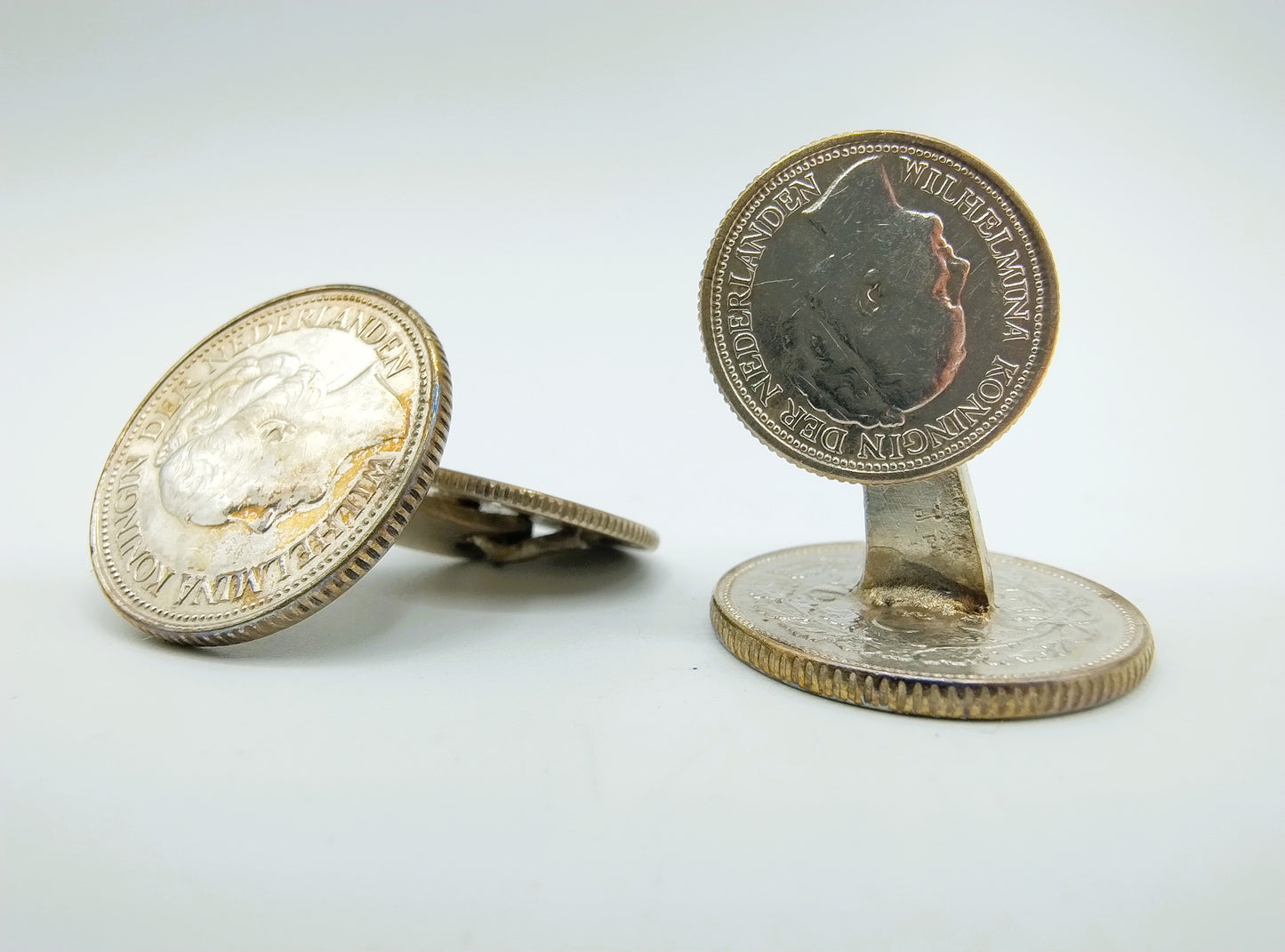 Silberne Manschettenknöpfe zu 10 und 25 Cent, Wilhelmina