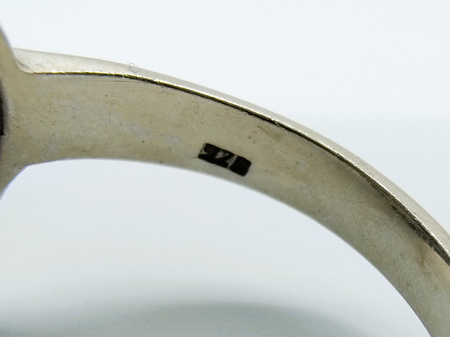 Zilveren ring met git en markasieten, 18 mm