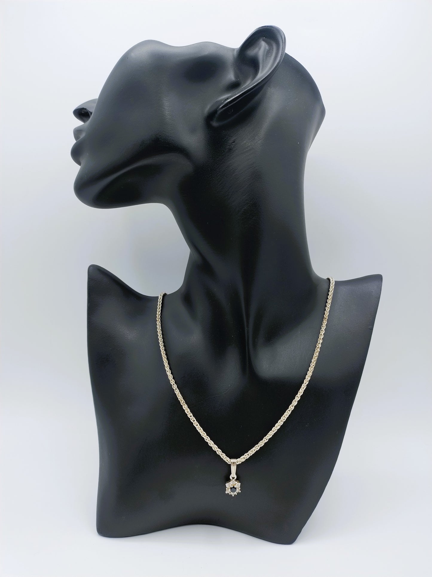 Zilveren koordcollier met hanger, 45,5 cm.