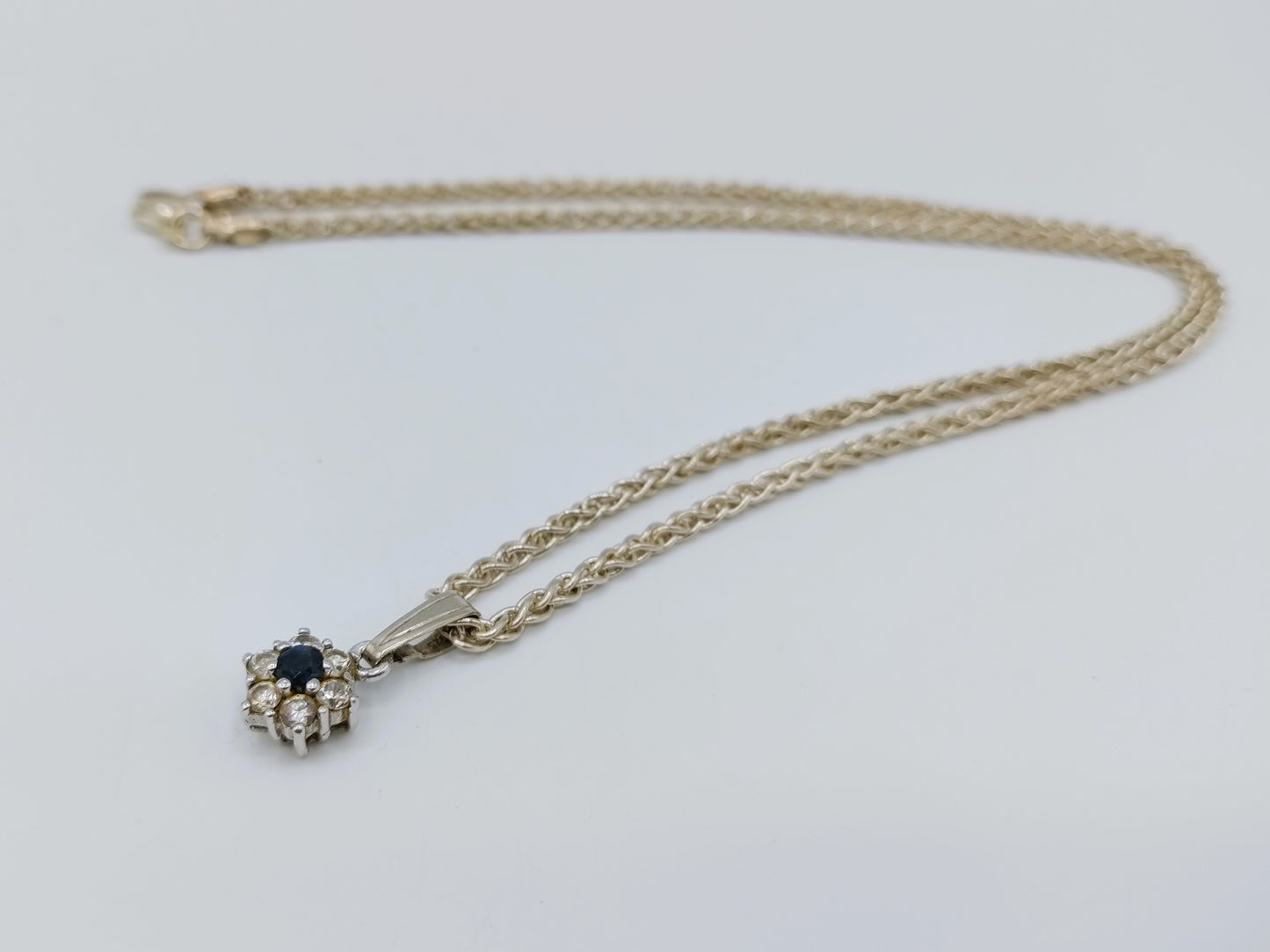 Zilveren koordcollier met hanger, 45,5 cm.