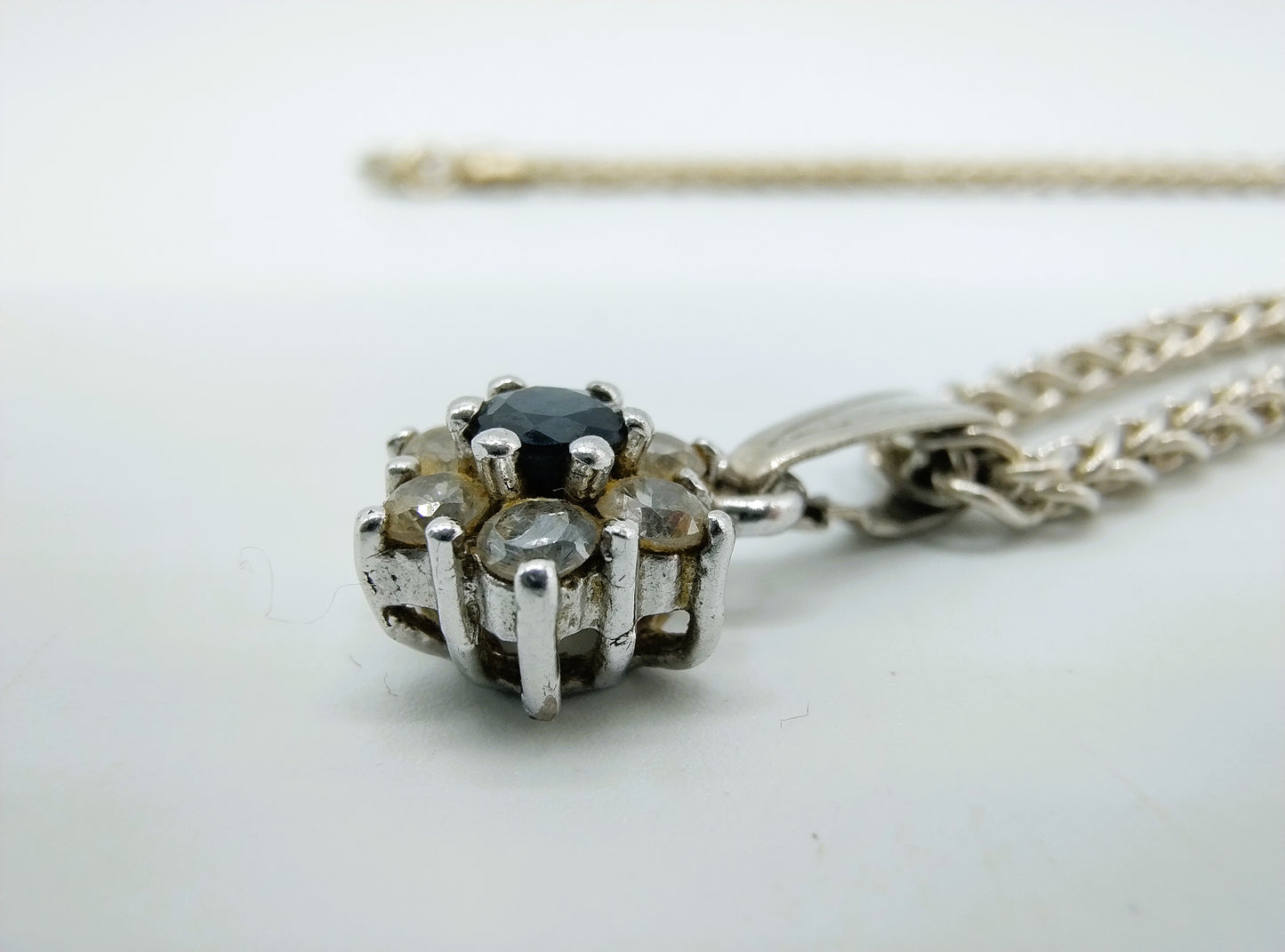 Zilveren koordcollier met hanger, 45,5 cm.