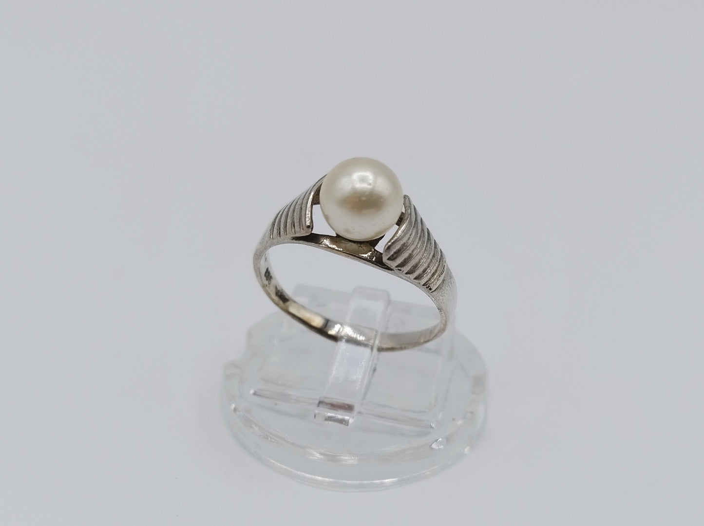 Zilveren ring met parel, A.W.G. Wels, Amsterdam, 18 mm
