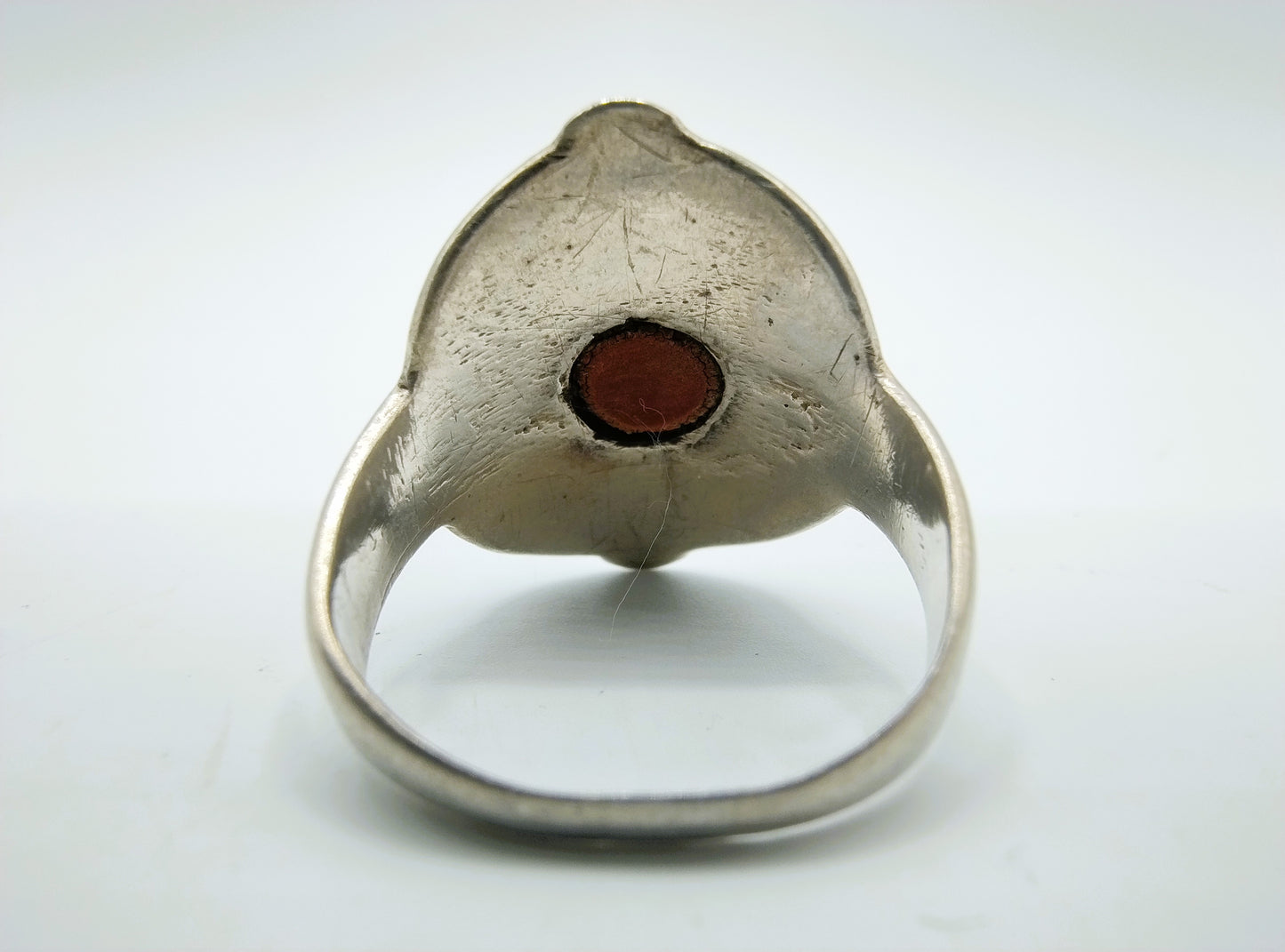 Zilveren ring met rode steen, 18 mm
