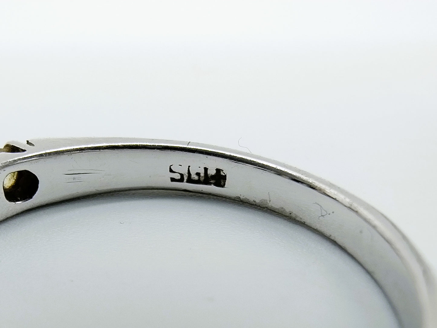 Zilveren rijring met safier en zirkonia, 19 mm