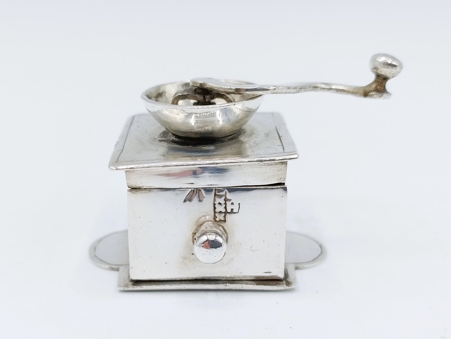 Zilveren miniatuur koffiemolen, P. Somerwil II, Amsterdam, 1767