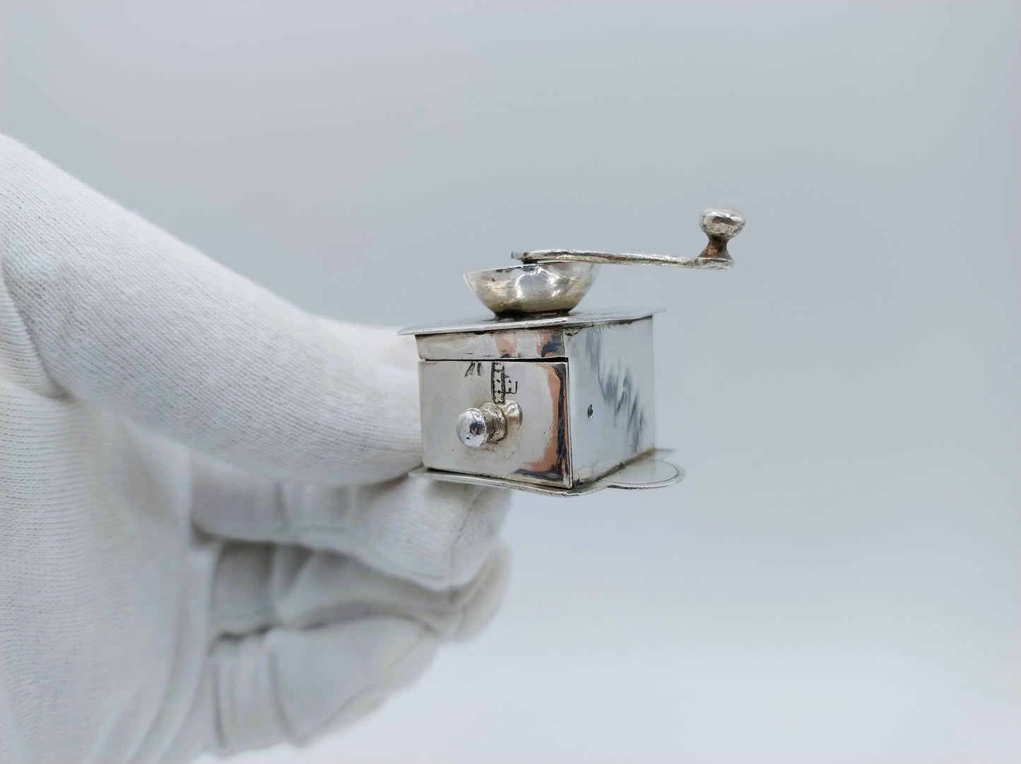 Zilveren miniatuur koffiemolen, P. Somerwil II, Amsterdam, 1767