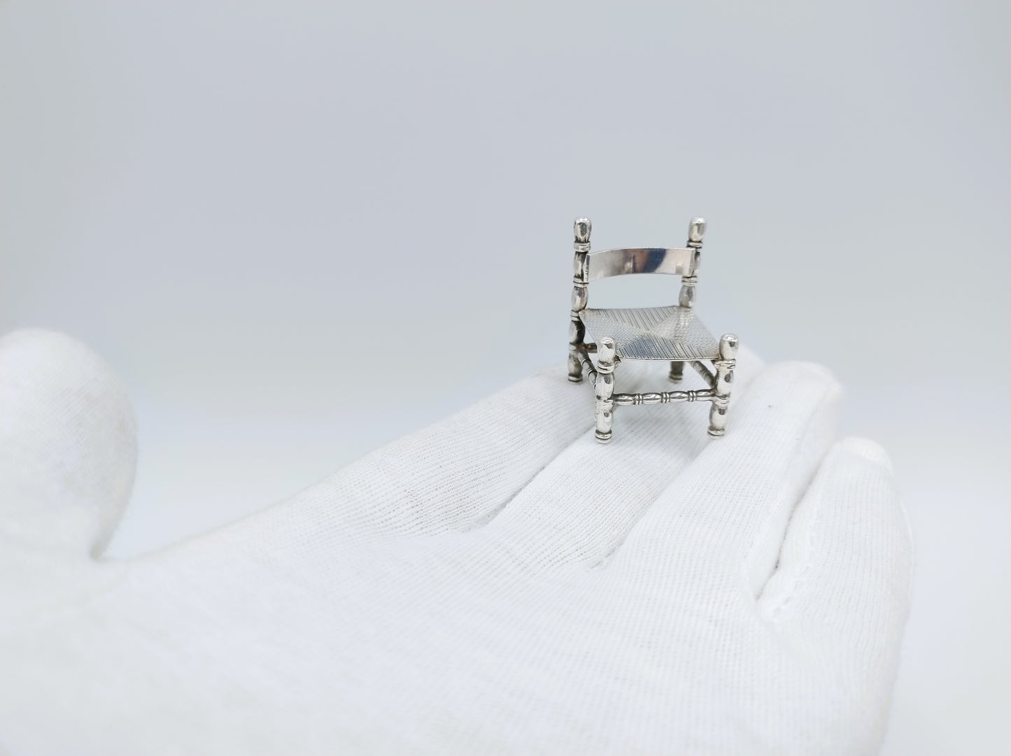 Zilveren miniatuur stoel, 20e eeuws