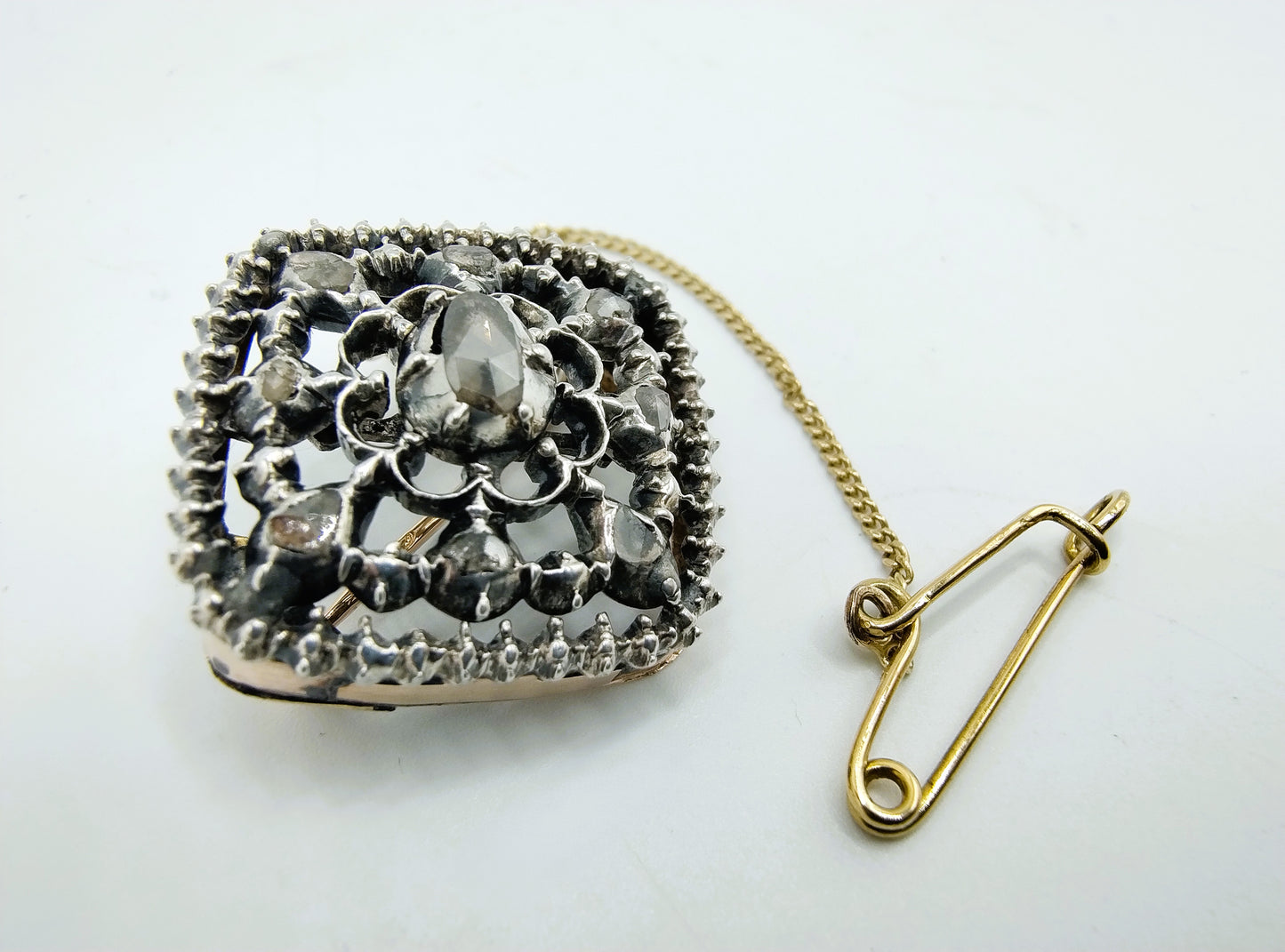 Gold brooch set with 9 rose diamonds in silver, 19th century