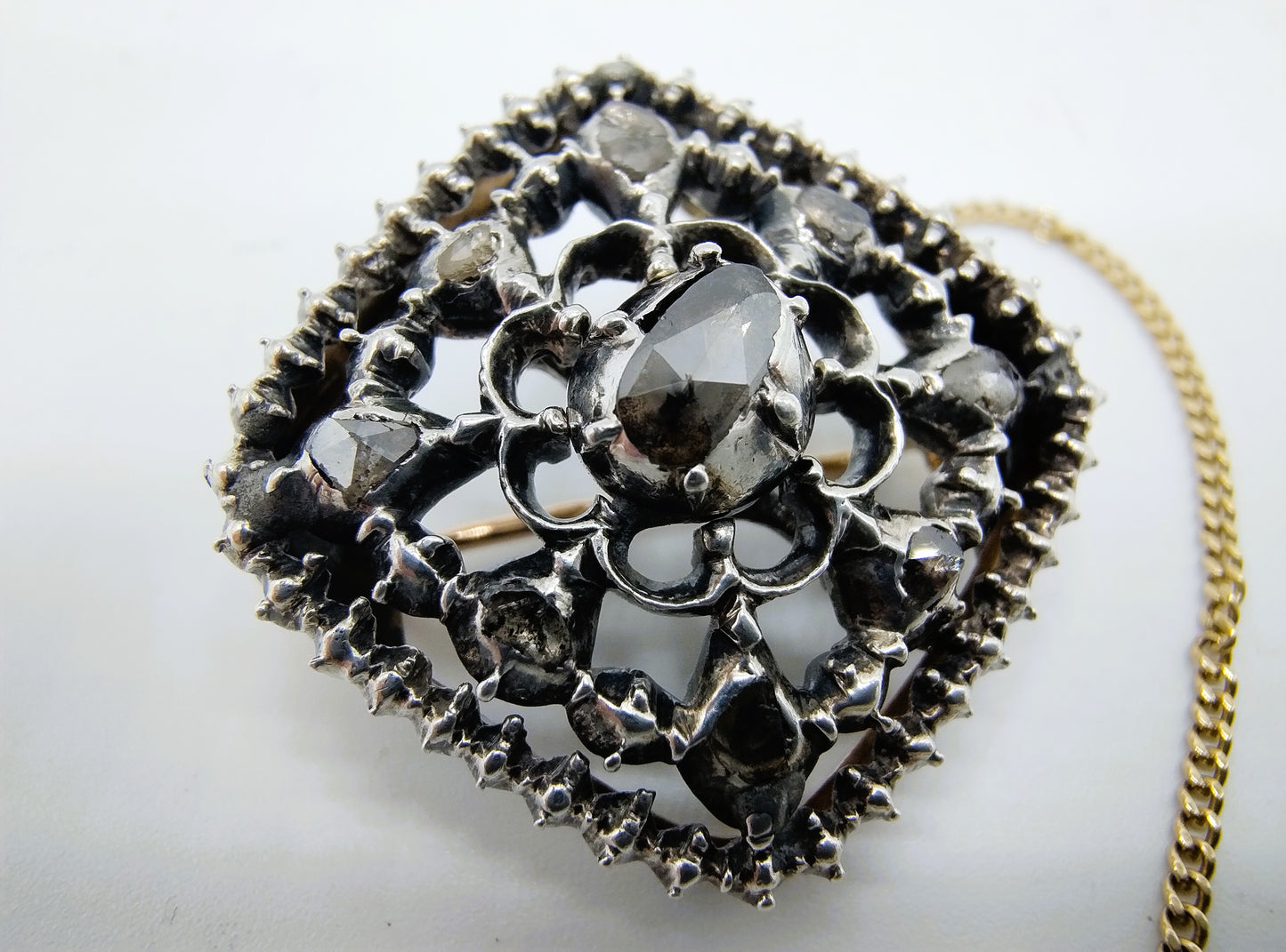 Gold brooch set with 9 rose diamonds in silver, 19th century