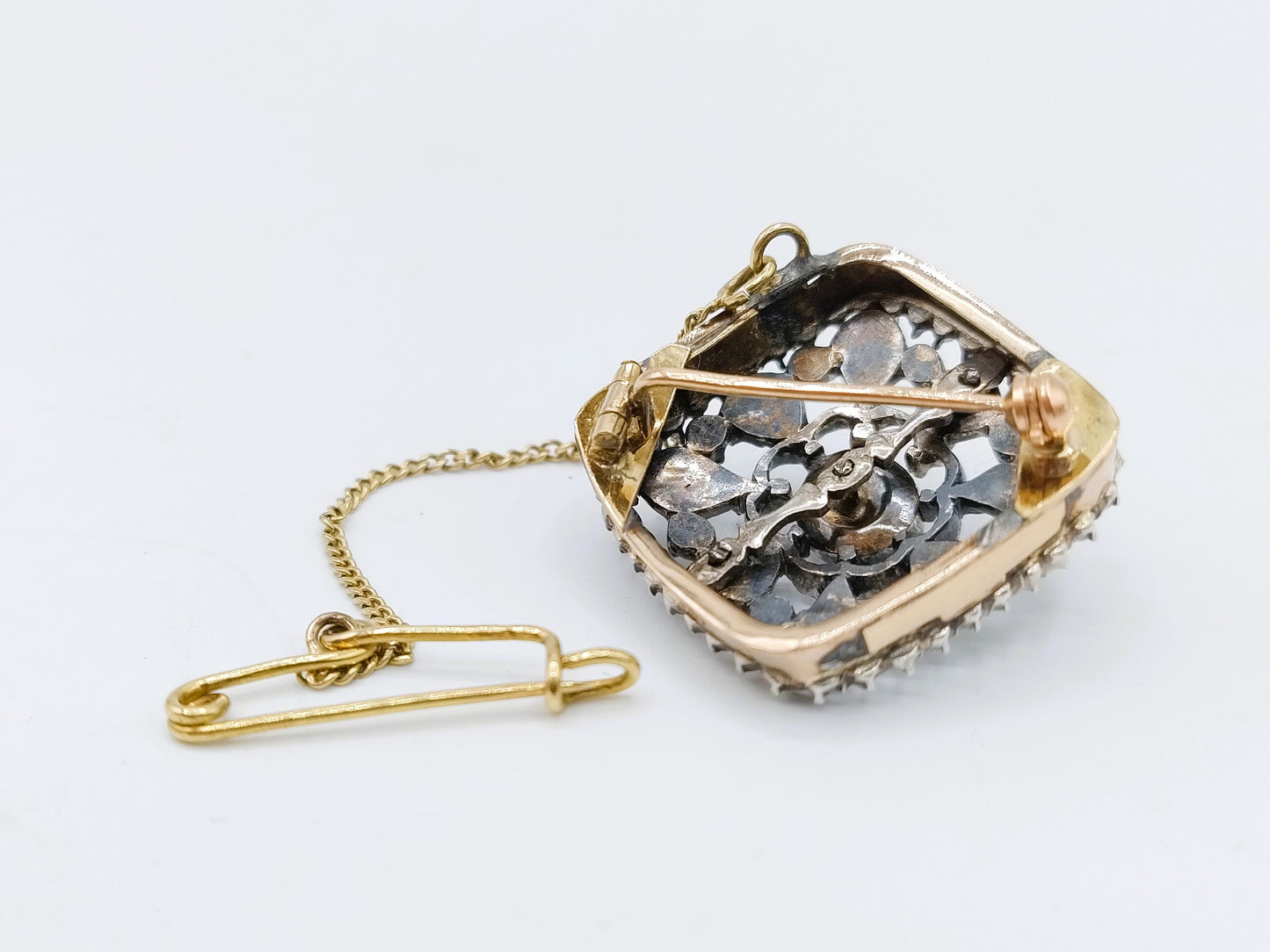 Gold brooch set with 9 rose diamonds in silver, 19th century