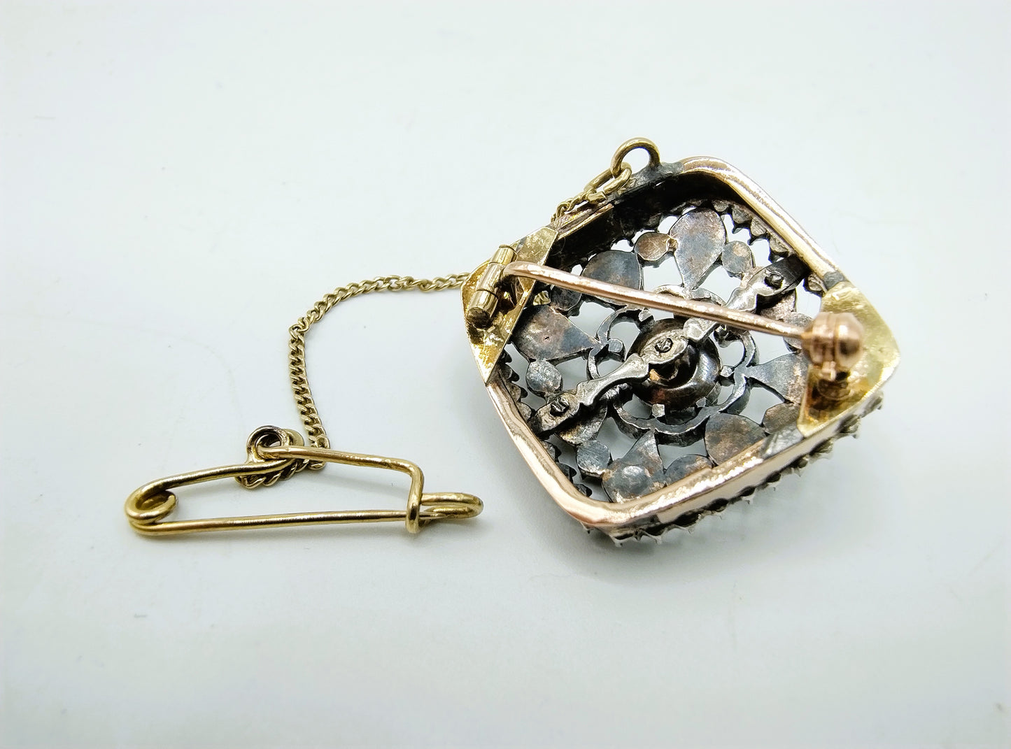Gold brooch set with 9 rose diamonds in silver, 19th century