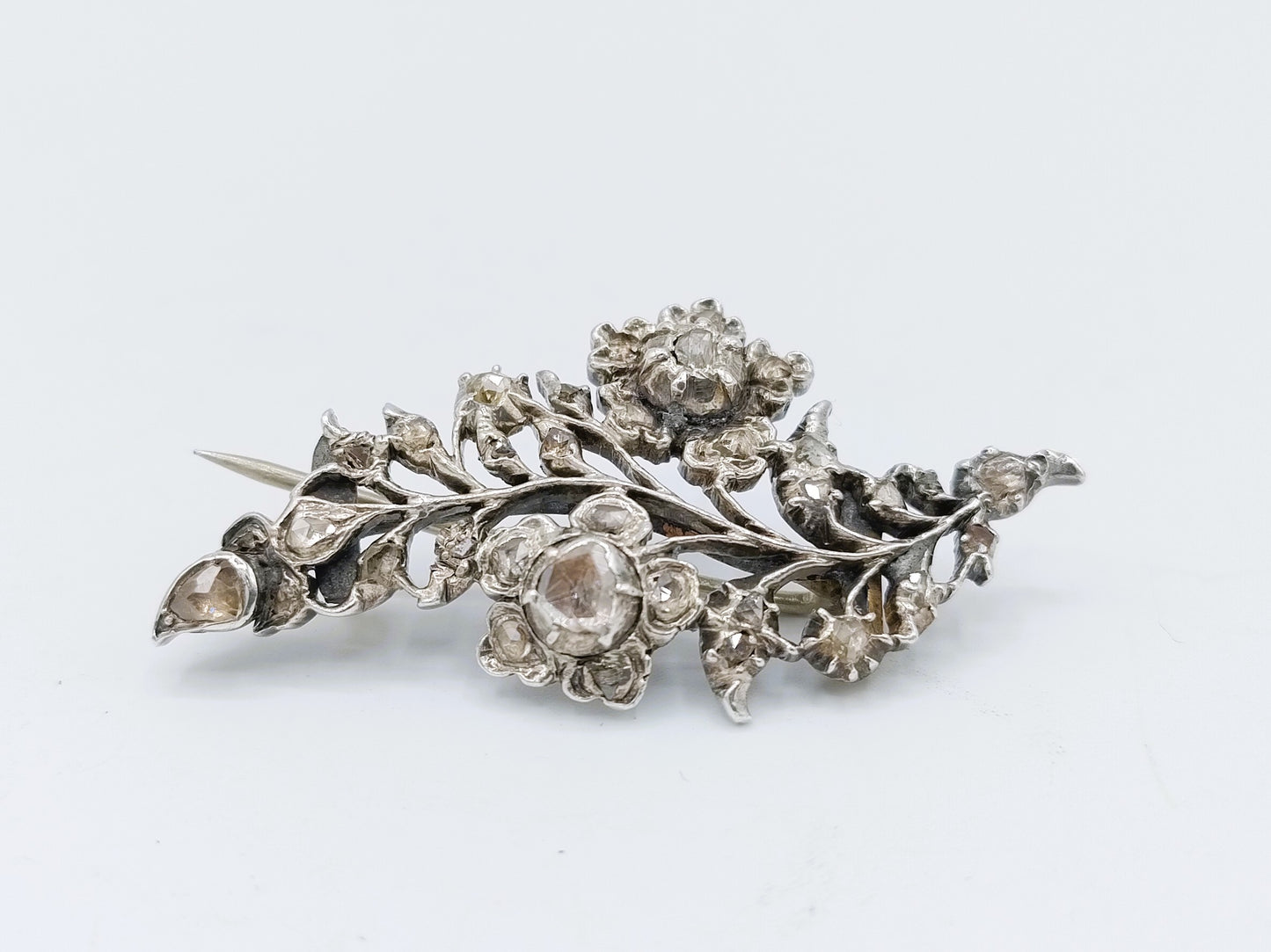 Silver/gold branch brooch set with 34 rose diamonds, 19th century