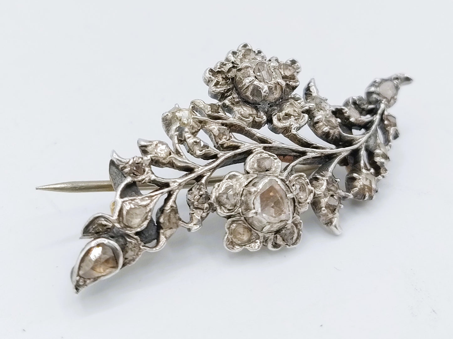 Silver/gold branch brooch set with 34 rose diamonds, 19th century