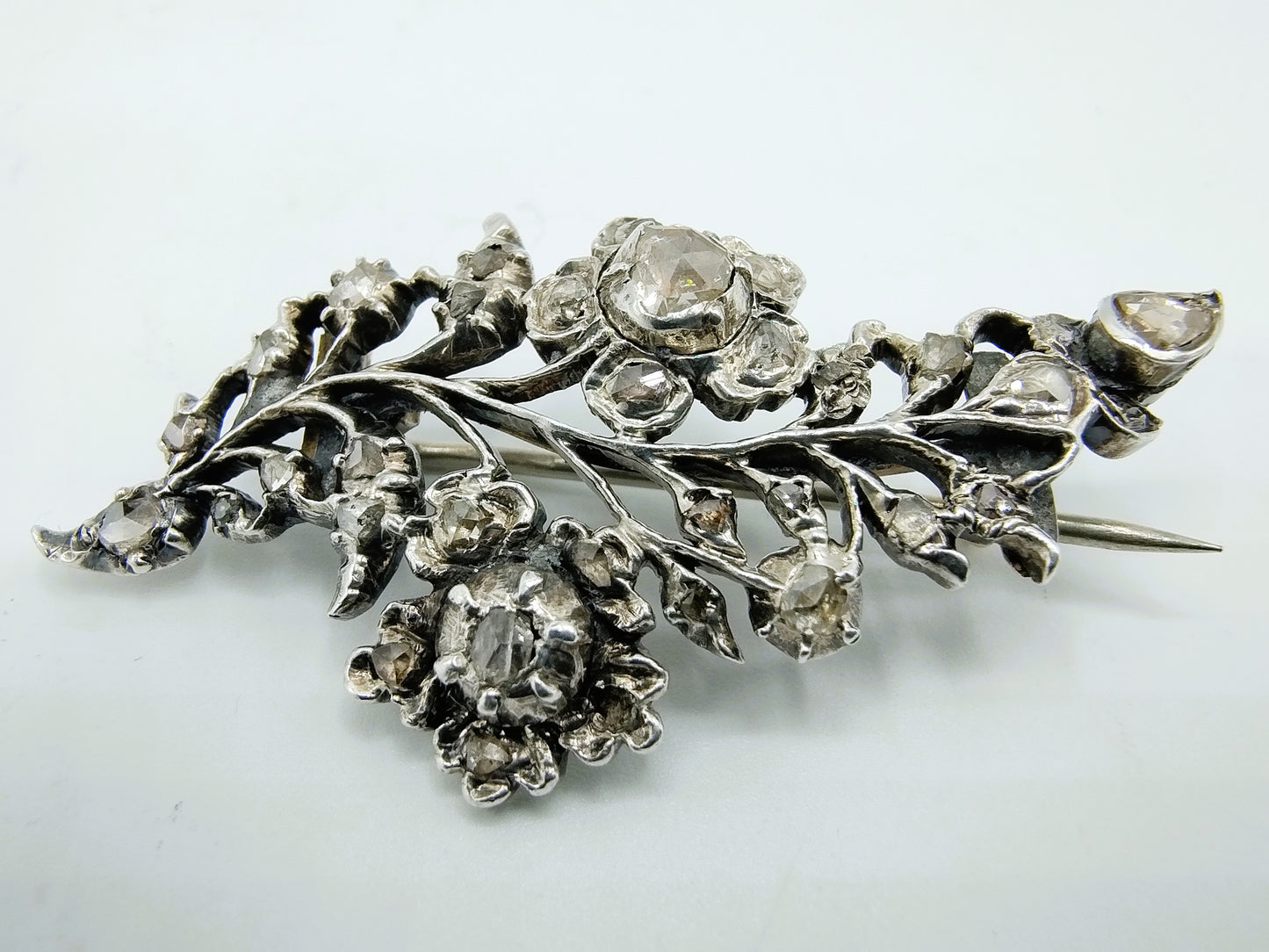 Silver/gold branch brooch set with 34 rose diamonds, 19th century