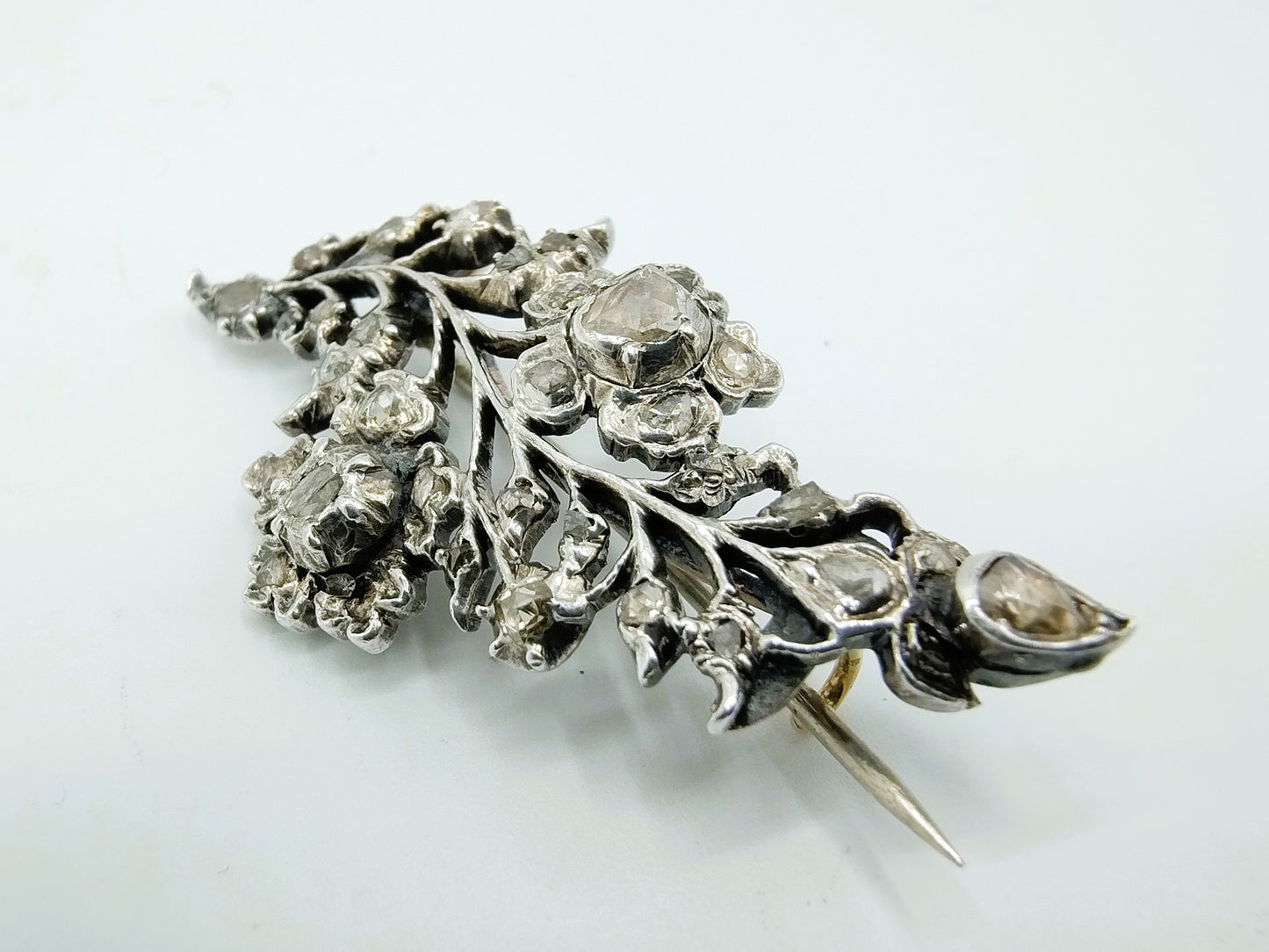 Silver/gold branch brooch set with 34 rose diamonds, 19th century
