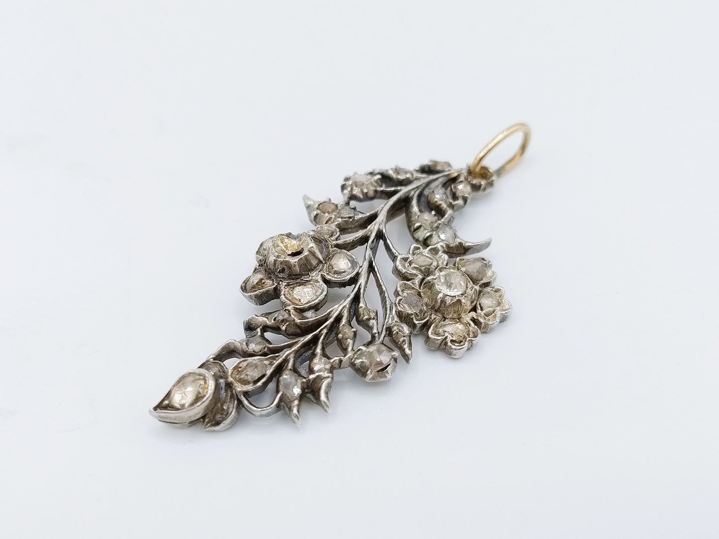 Silber-/Goldanhänger, besetzt mit 29 Diamanten im Rosenschliff, ca. 1850.
