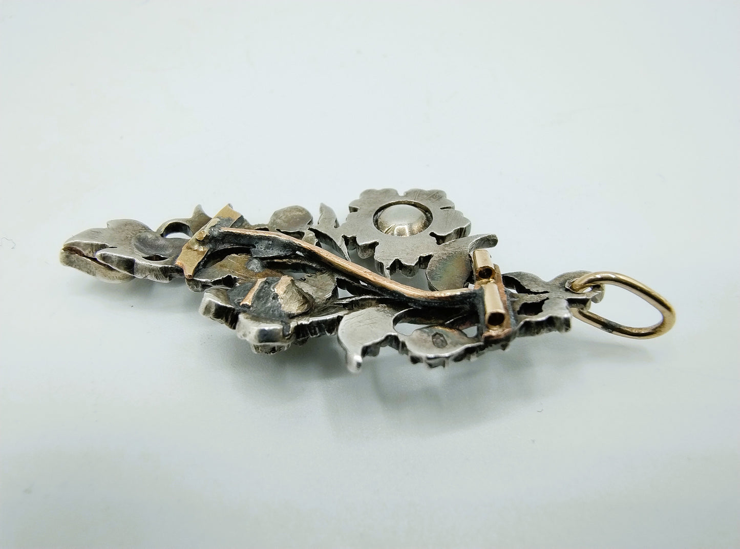 Silber-/Goldanhänger, besetzt mit 29 Diamanten im Rosenschliff, ca. 1850.