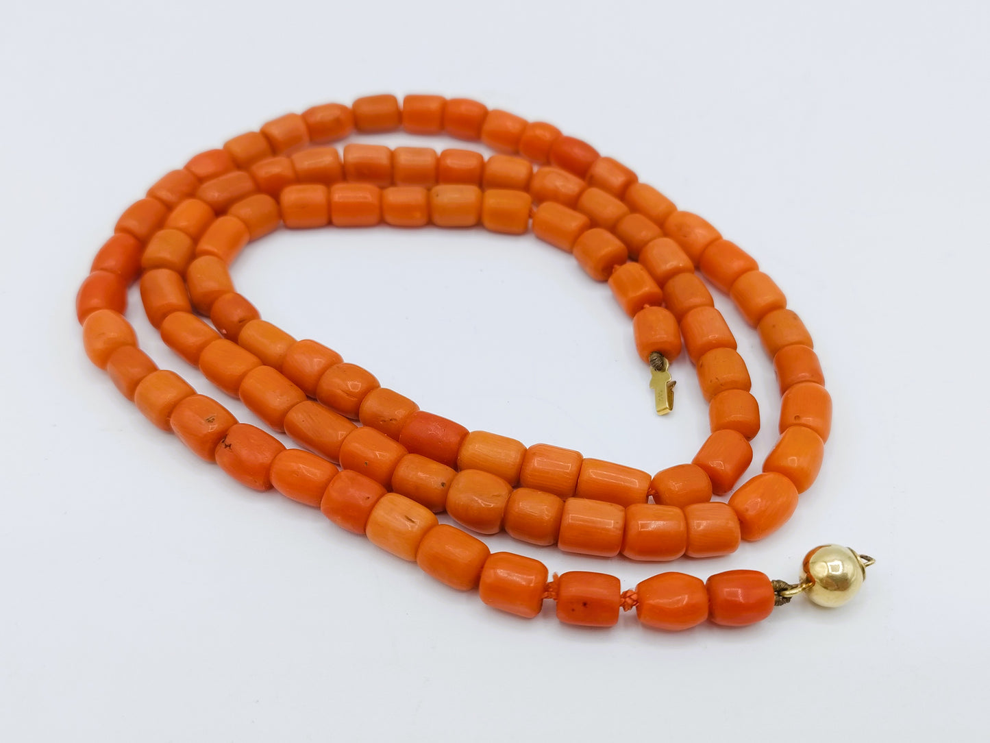 Blutkorallenkette mit goldenem Kugelverschluss, 57,5 cm