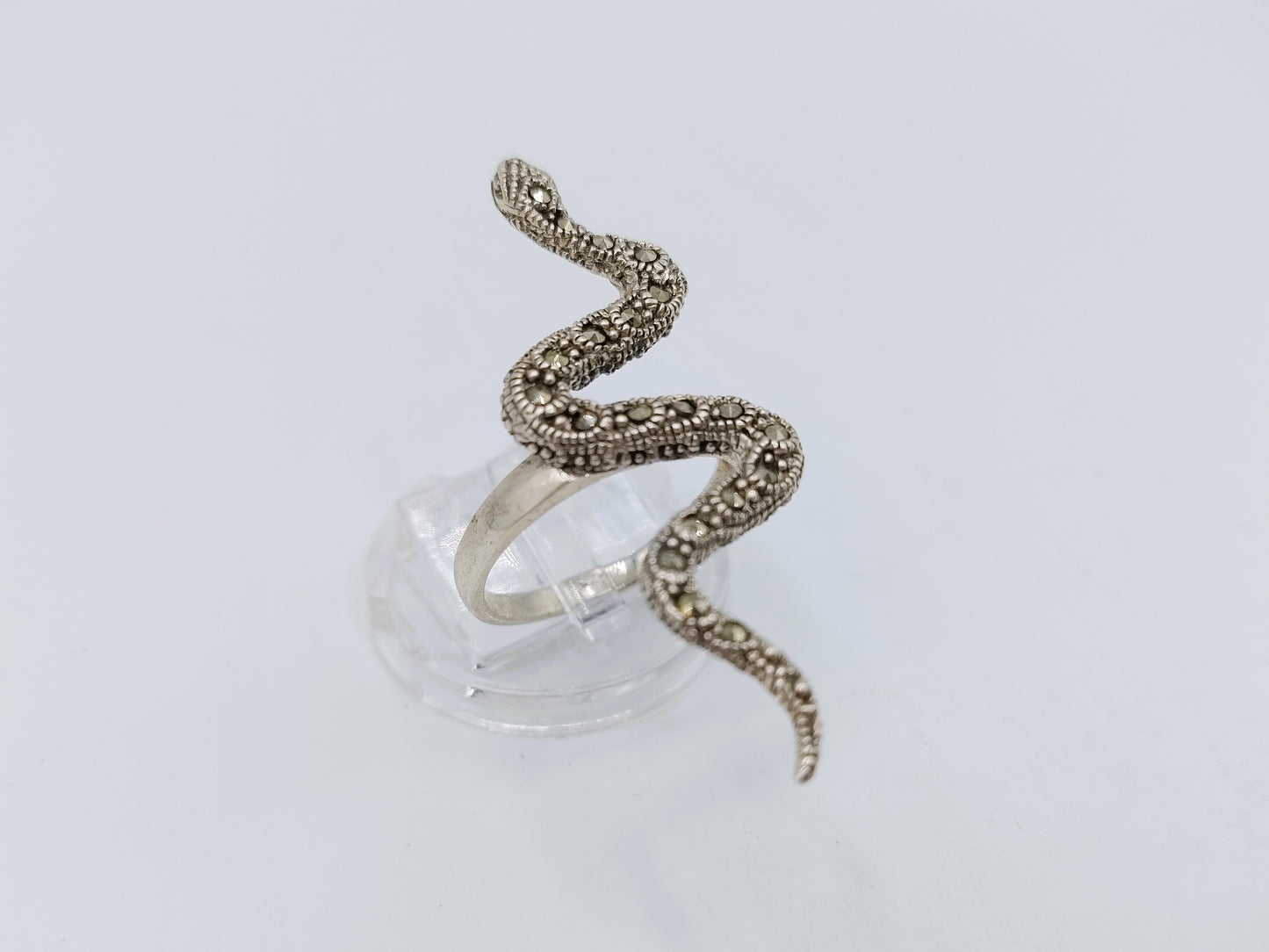 Zilveren ring, slang met markasieten, 18 mm