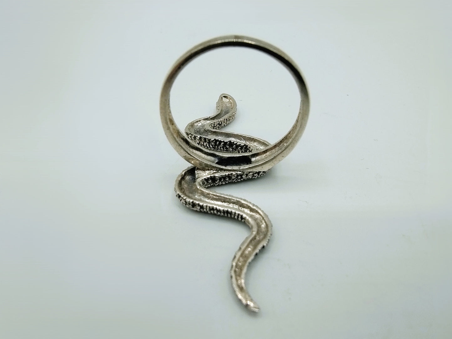 Zilveren ring, slang met markasieten, 18 mm
