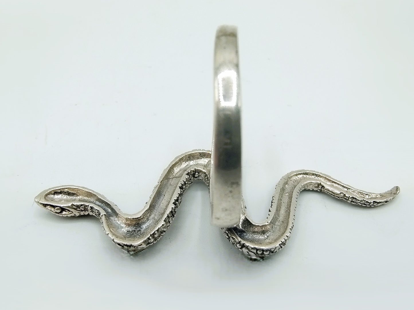 Zilveren ring, slang met markasieten, 18 mm