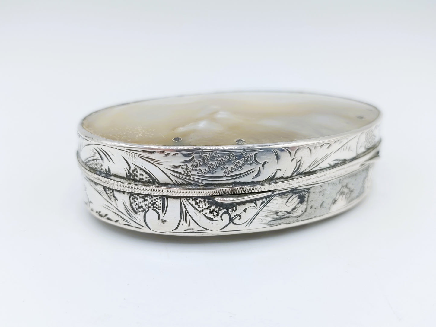 Hollandse zilveren snuifdoos met parelmoer, ca. 1800
