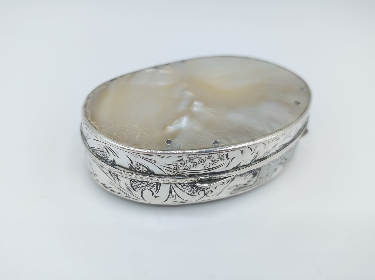 Hollandse zilveren snuifdoos met parelmoer, ca. 1800