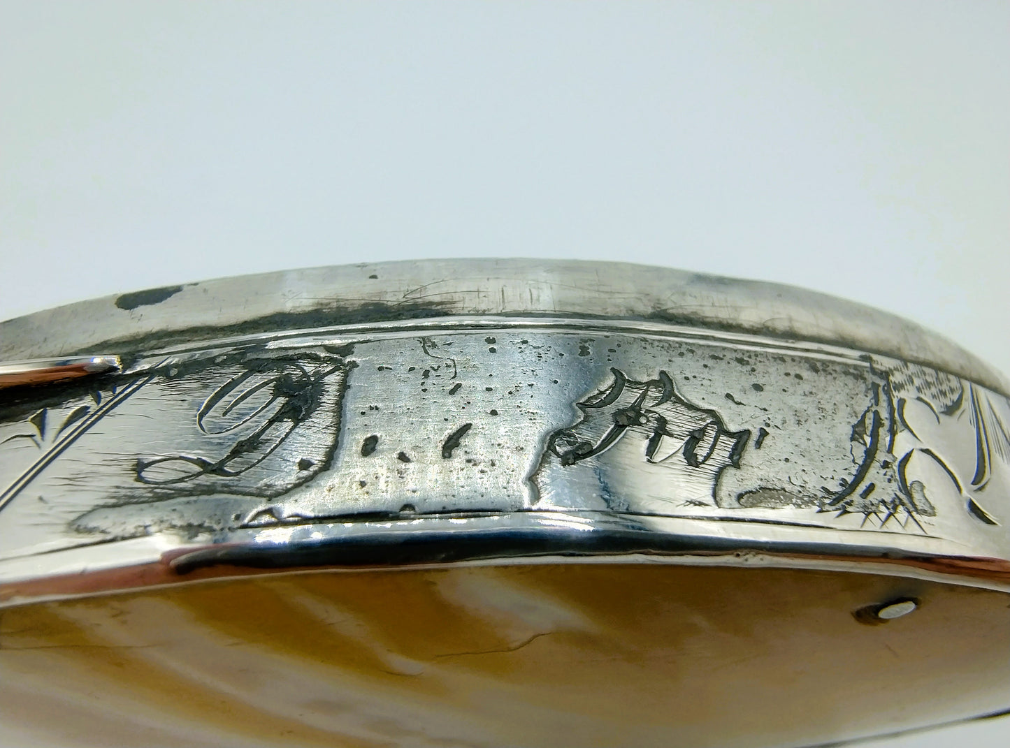 Hollandse zilveren snuifdoos met parelmoer, ca. 1800